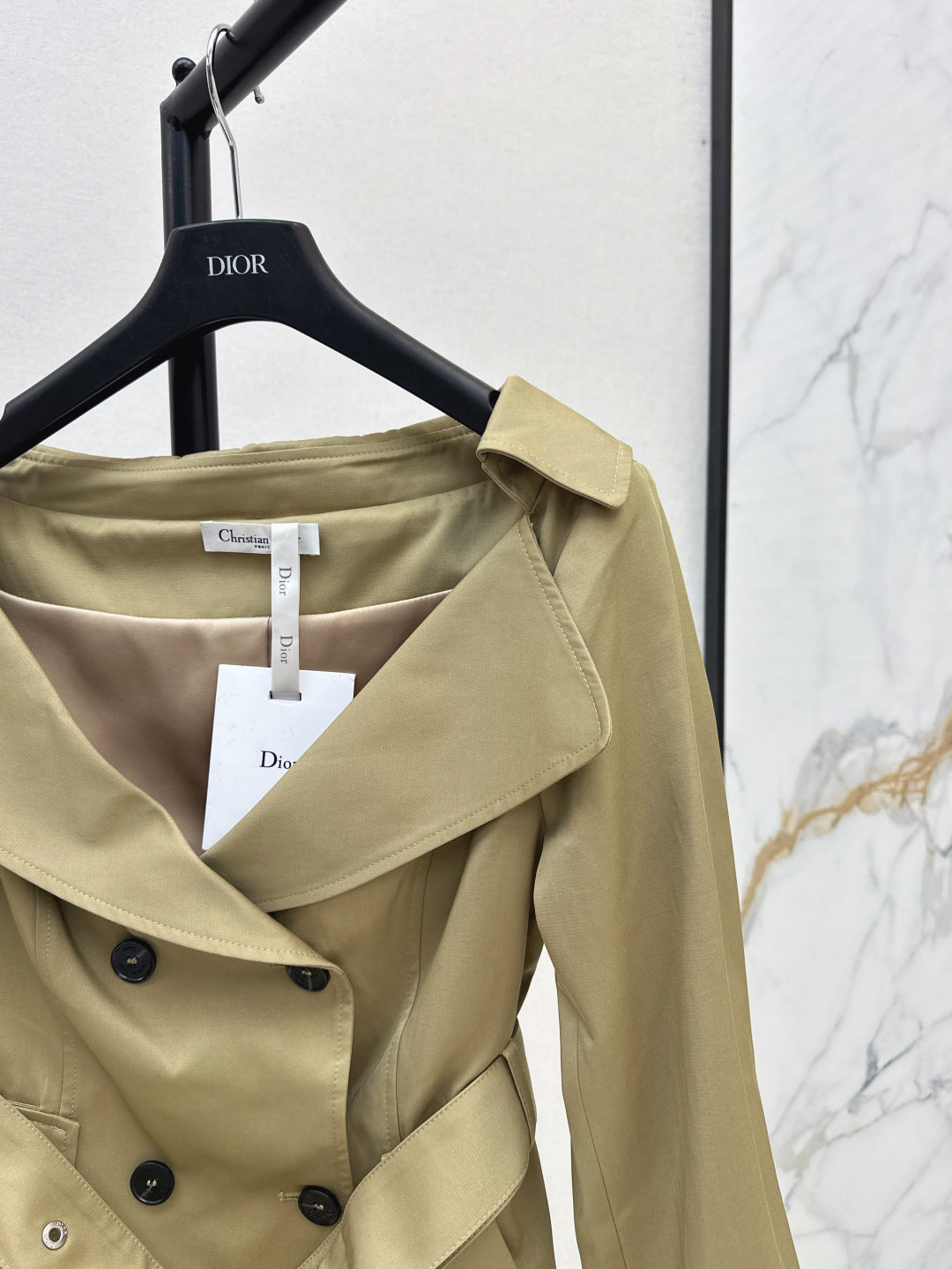 D 25fw off-shoulder jacket