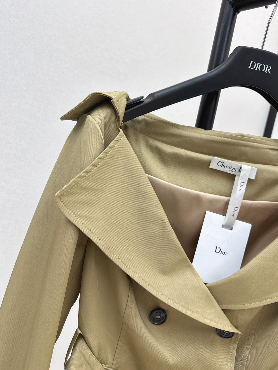 D 25fw off-shoulder jacket