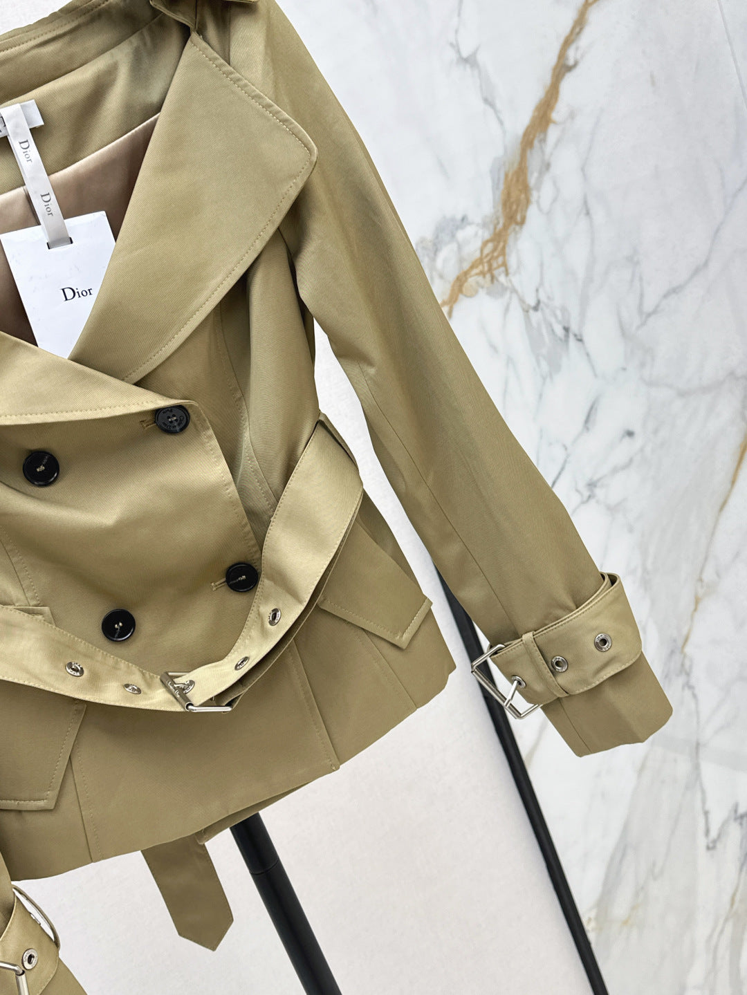 D 25fw off-shoulder jacket