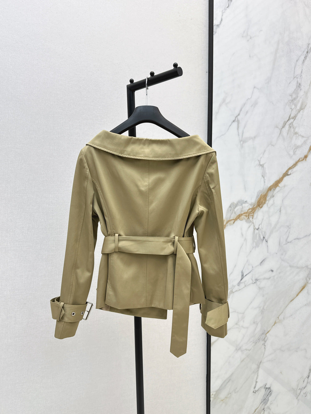 D 25fw off-shoulder jacket