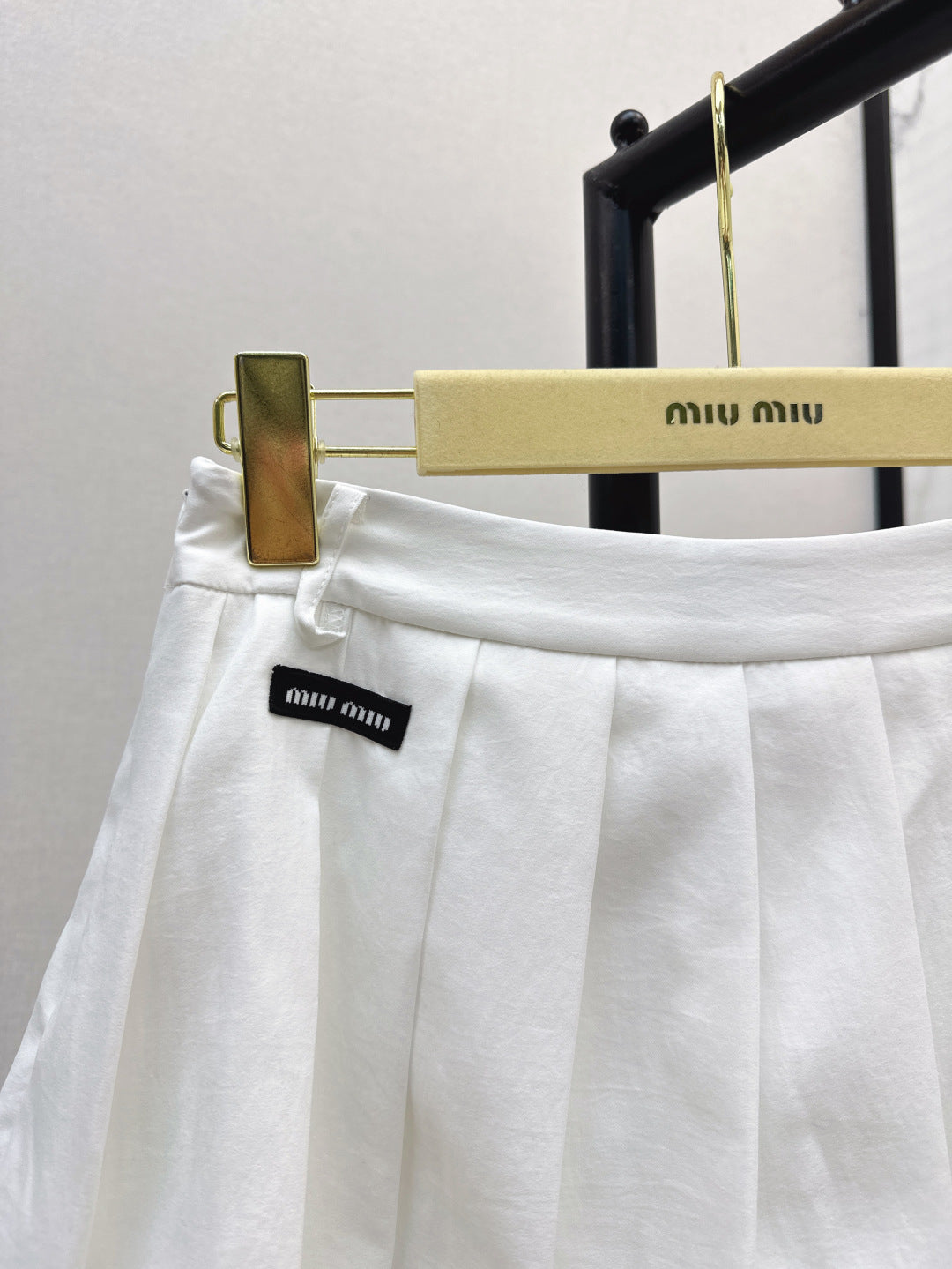 M 25fw pleated skirt