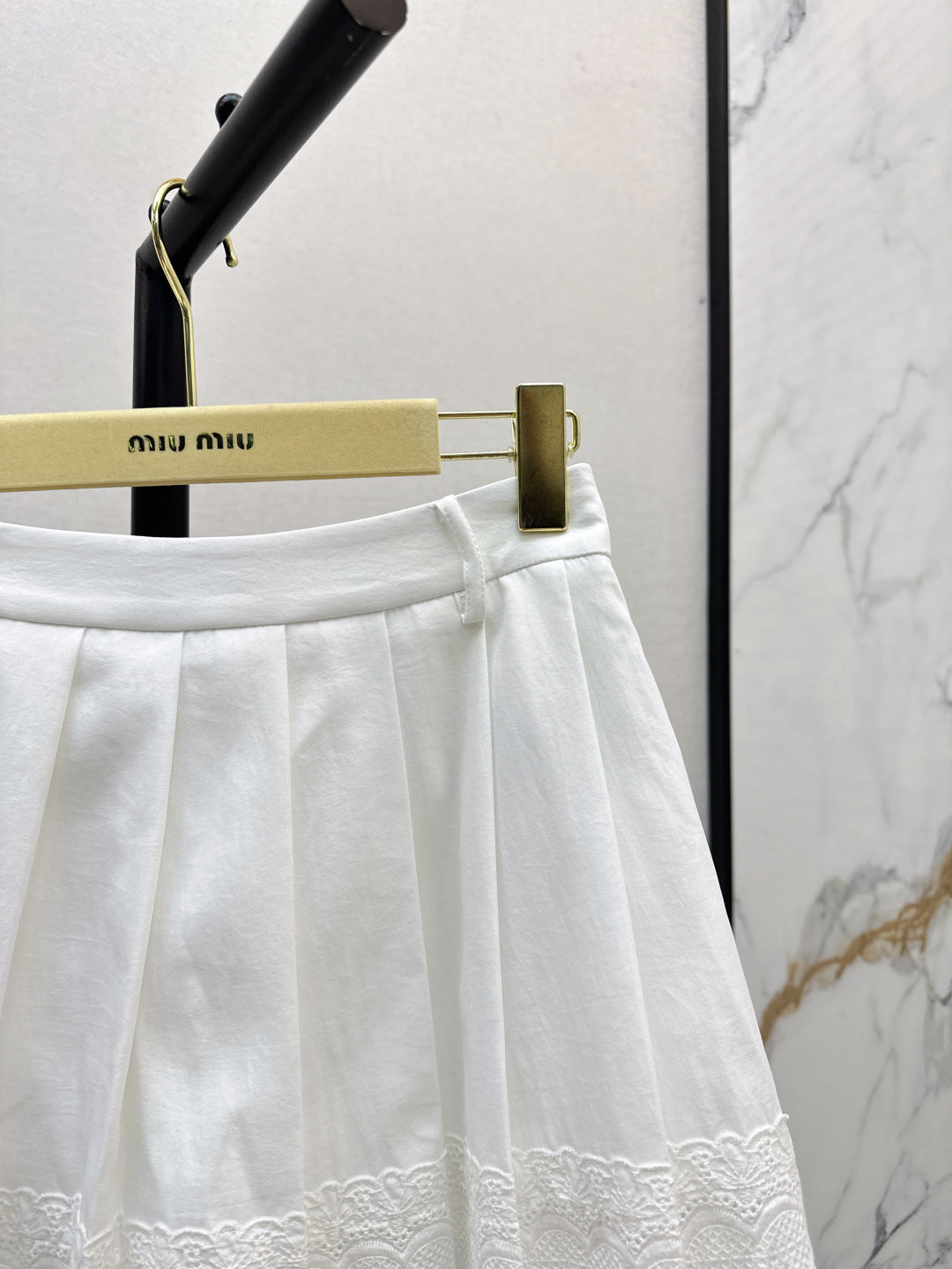 M 25fw pleated skirt