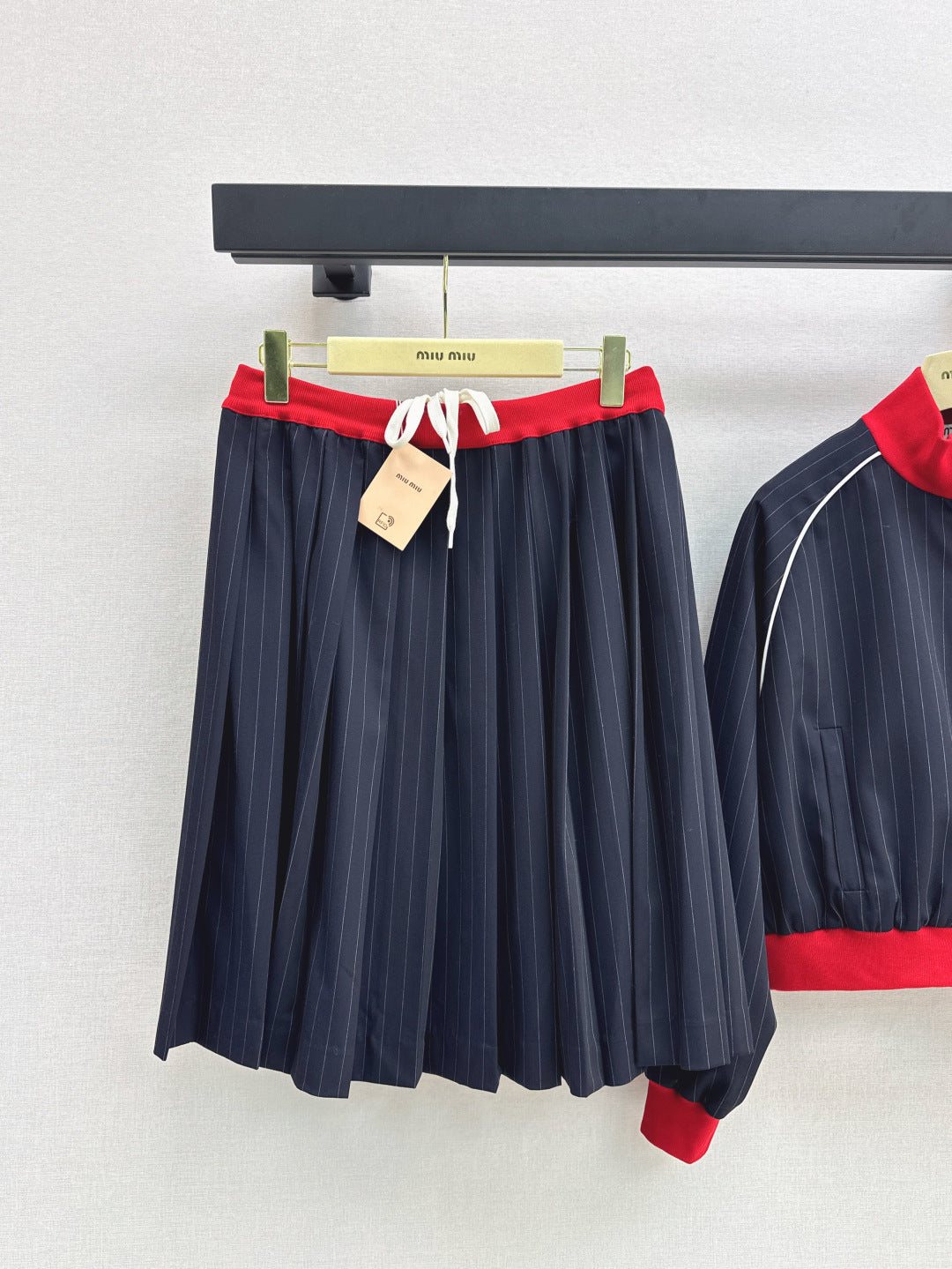 M 25fw pleated skirt