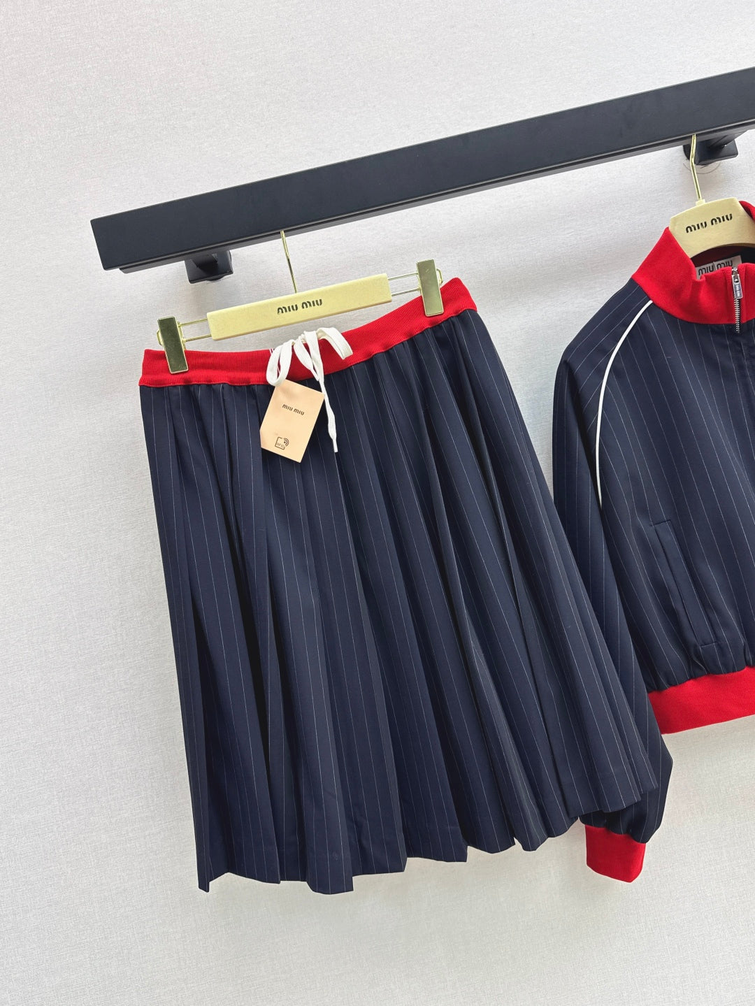 M 25fw pleated skirt