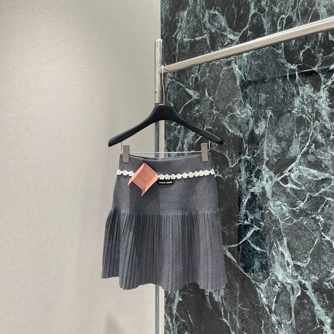 M 25fw embroidered flower pleated skirt