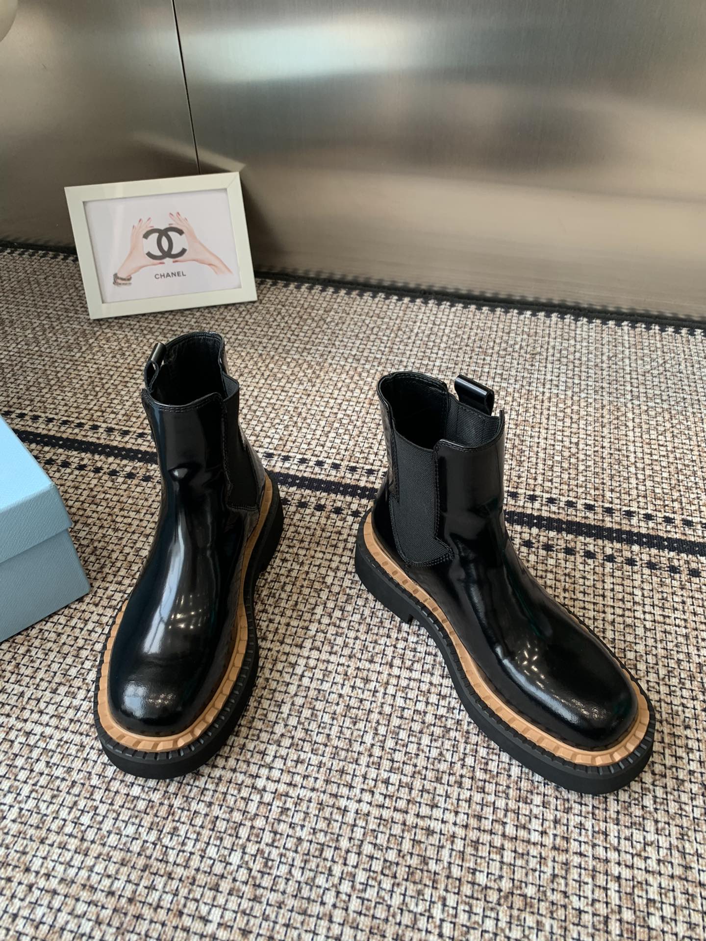Pra 25fw Classic triangle ankle boots in shiny black