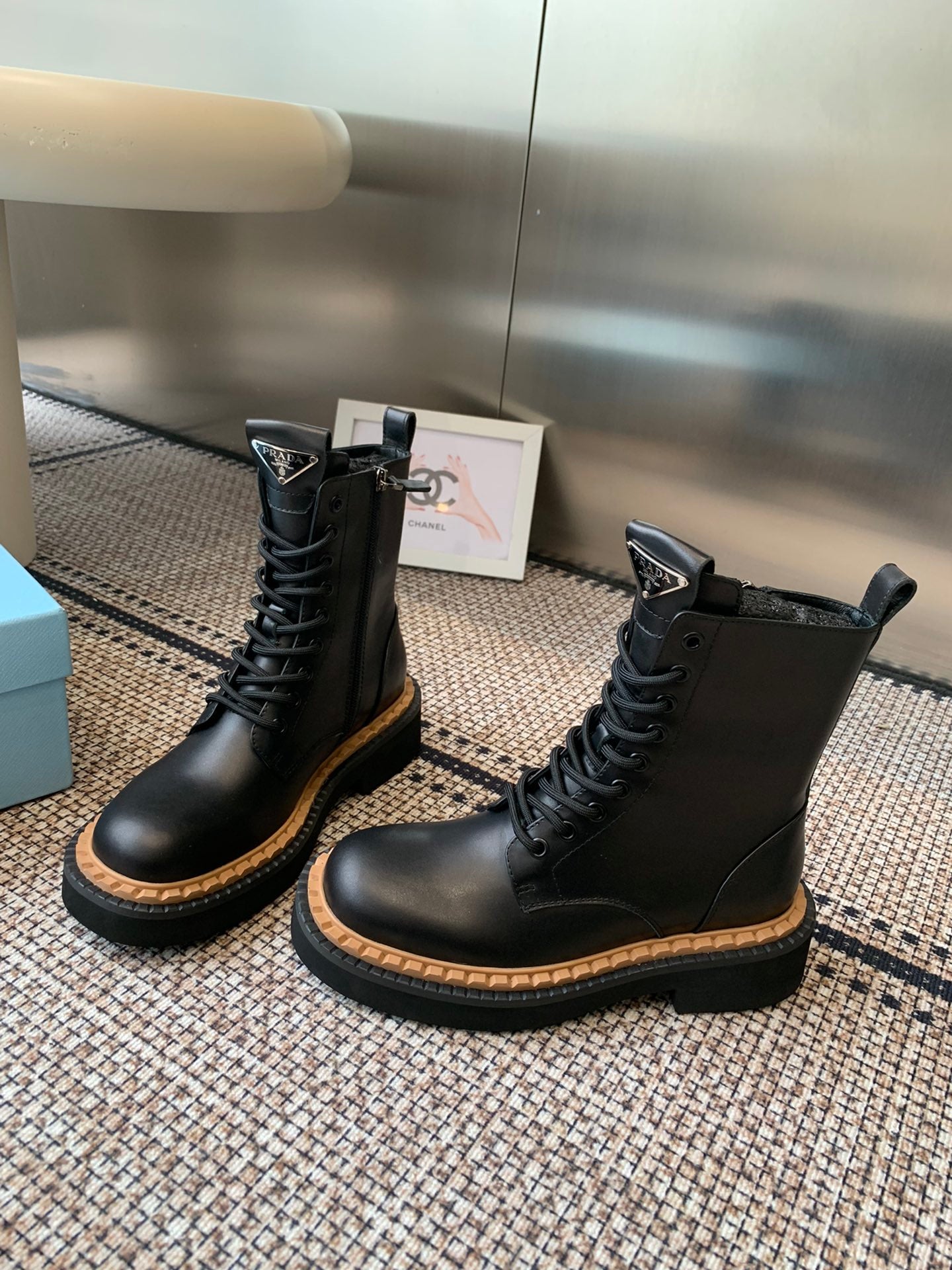 Pra 25fw Classic triangle-shaped ankle boots