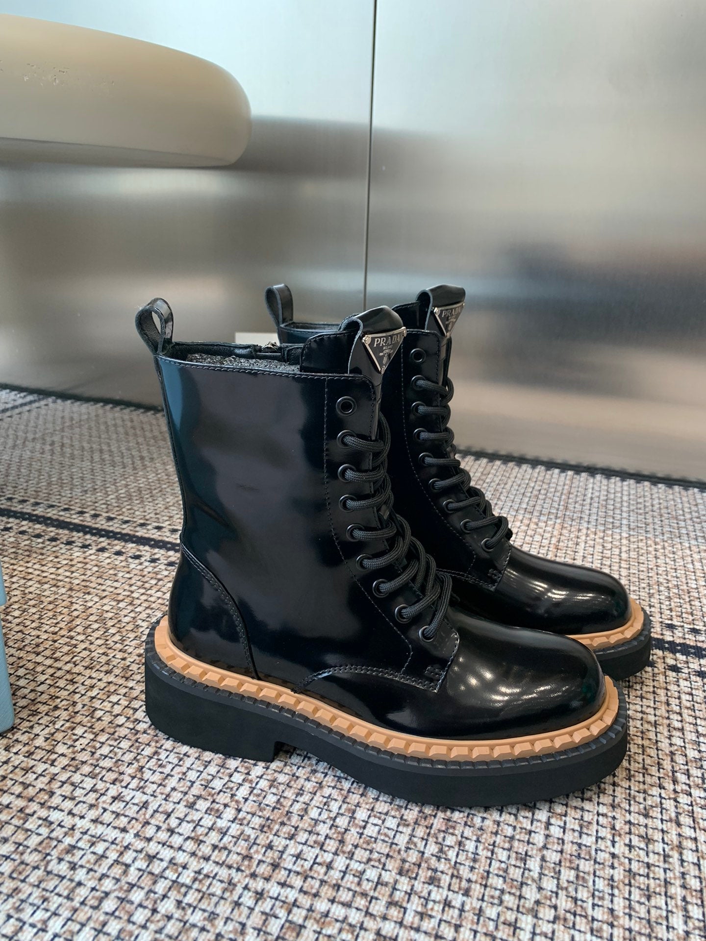 Pra 25fw Classic triangle-shaped ankle boots