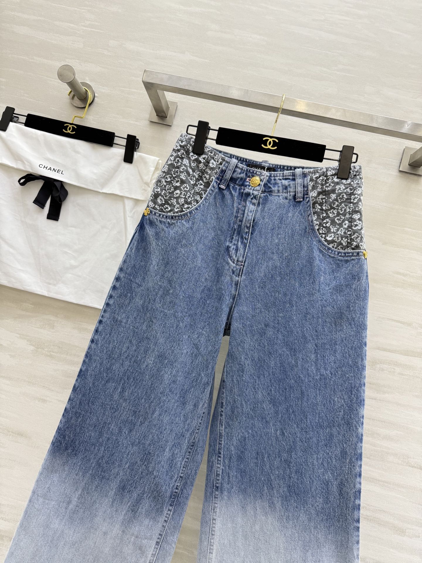 C 25 Printed washed jeans