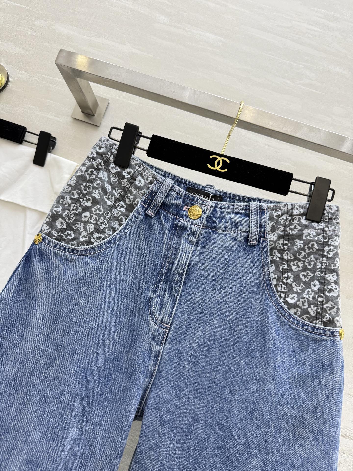 C 25 Printed washed jeans