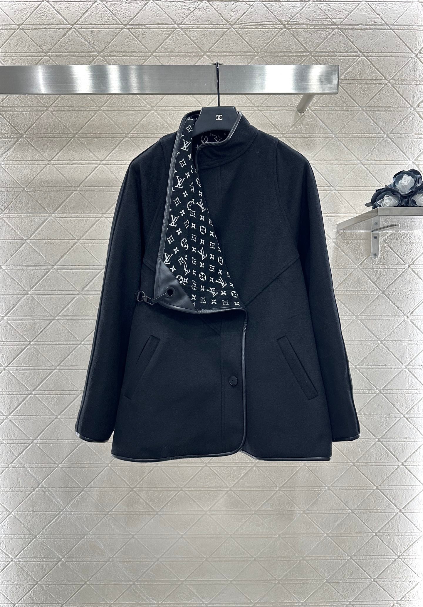 L 25 Lined with printed shawl coat and skirt set