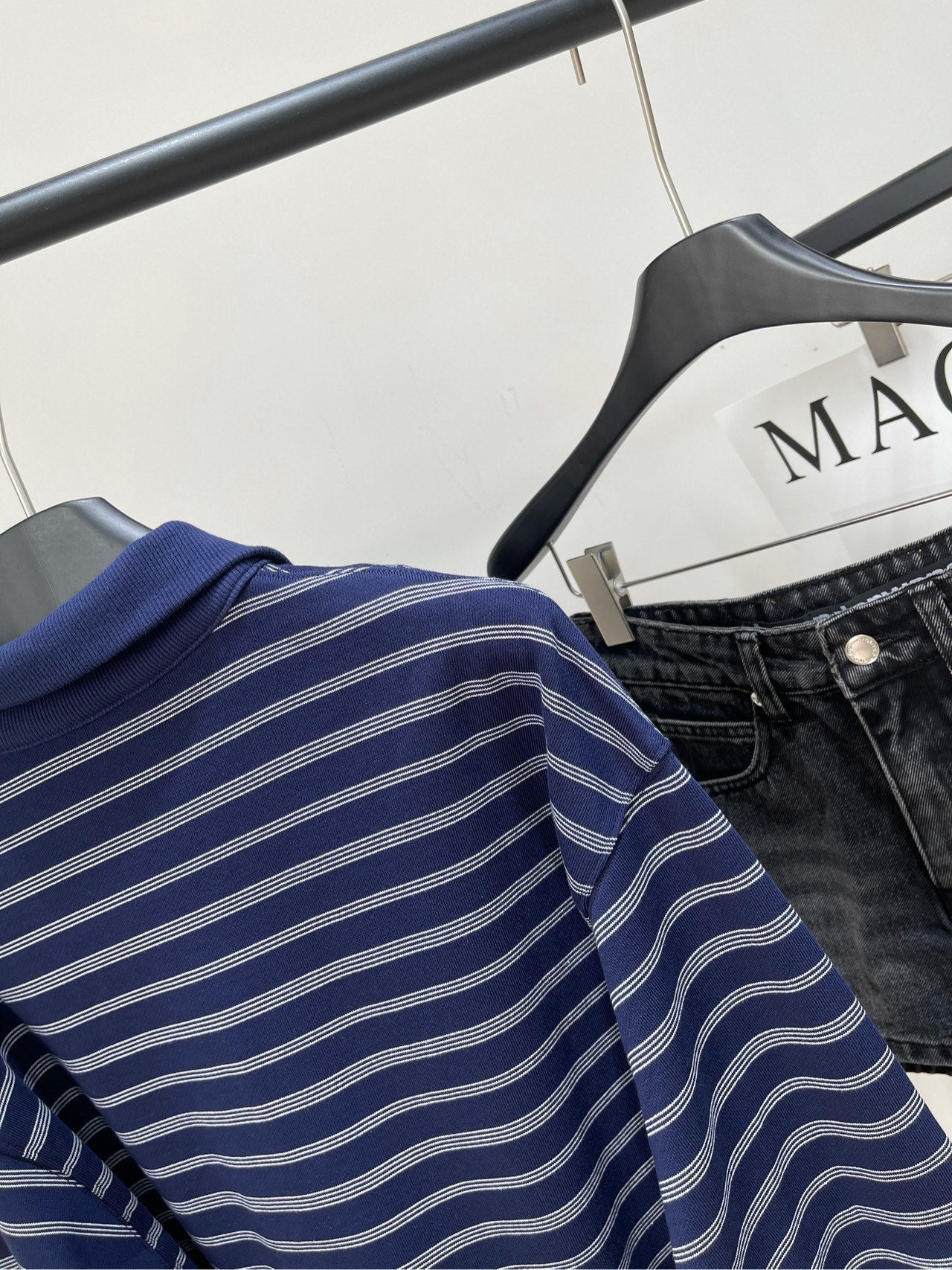 M 25 navy blue striped half-zip polo sweatshirt