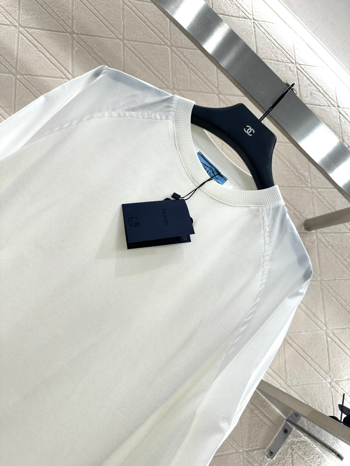 Pr 25 Crew neck paneled long-sleeved top