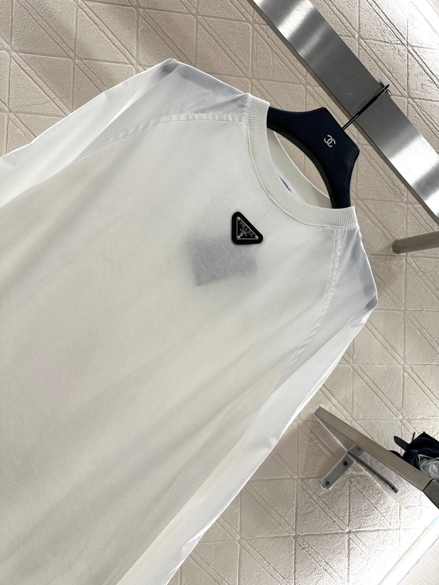 Pr 25 Crew neck paneled long-sleeved top