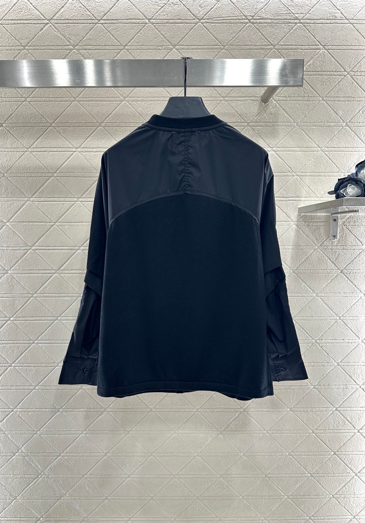 Pr 25 Crew neck paneled long-sleeved top