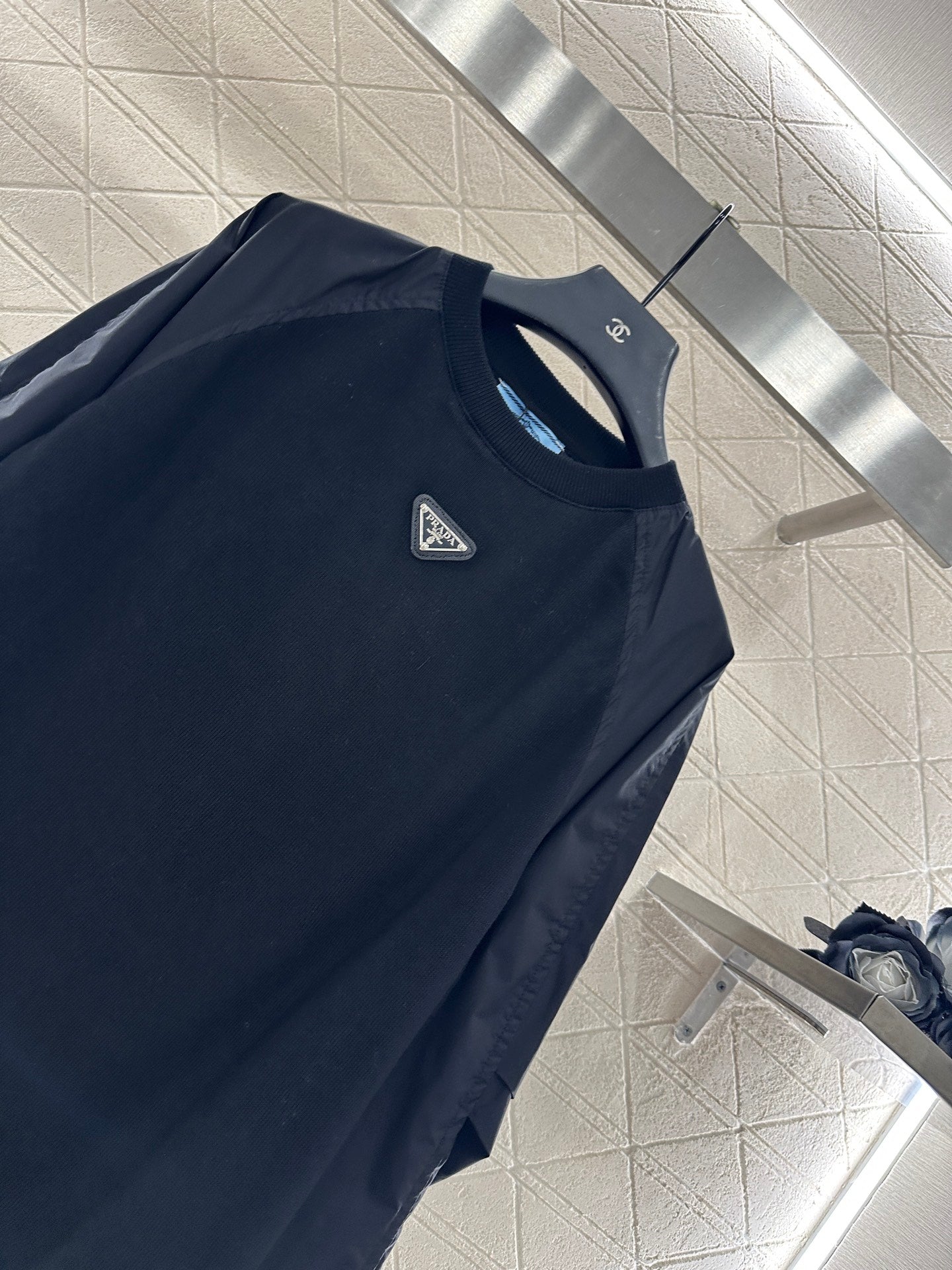 Pr 25 Crew neck paneled long-sleeved top