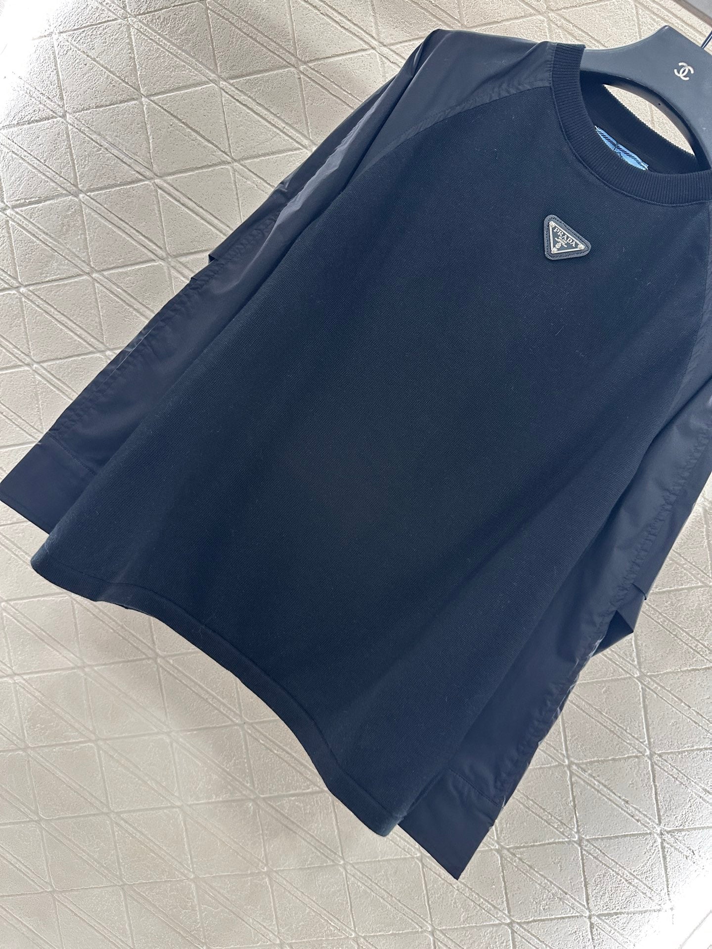 Pr 25 Crew neck paneled long-sleeved top