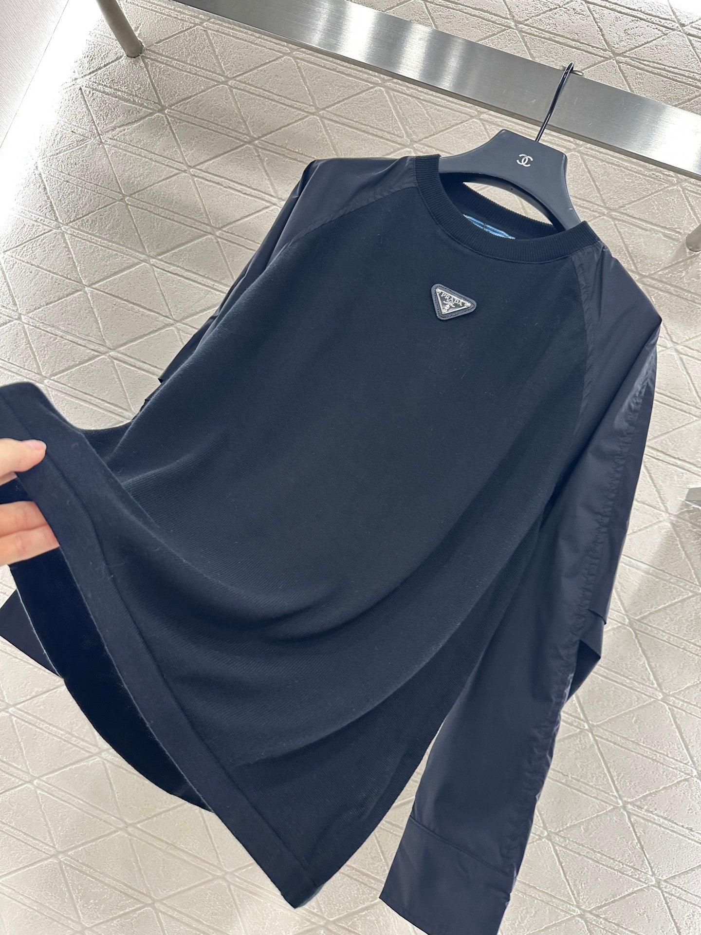 Pr 25 Crew neck paneled long-sleeved top