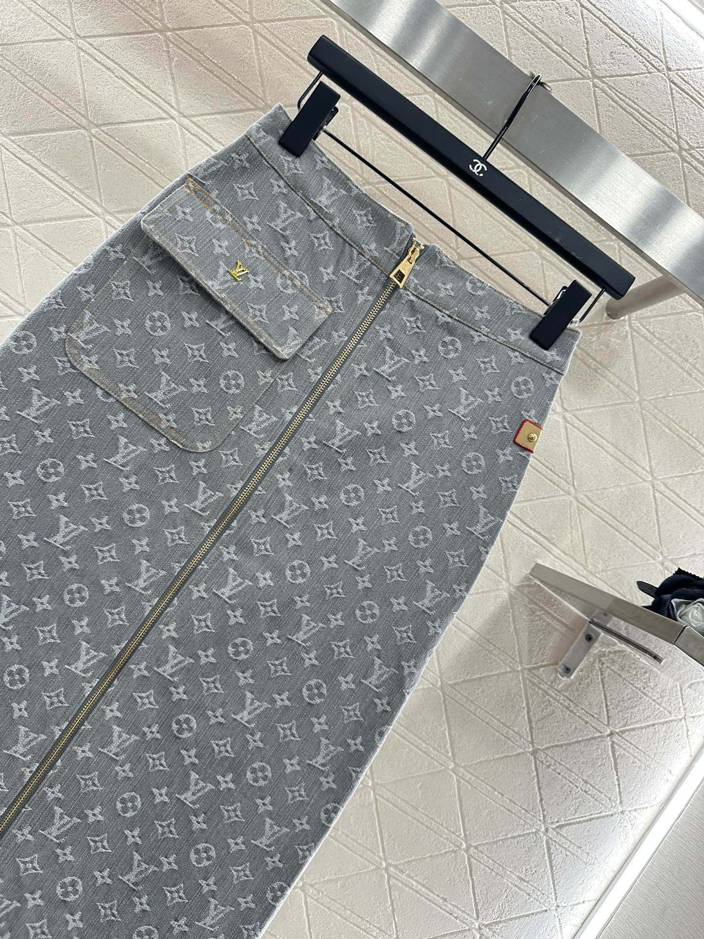 L 25 Denim jacquard jacket and skirt suit