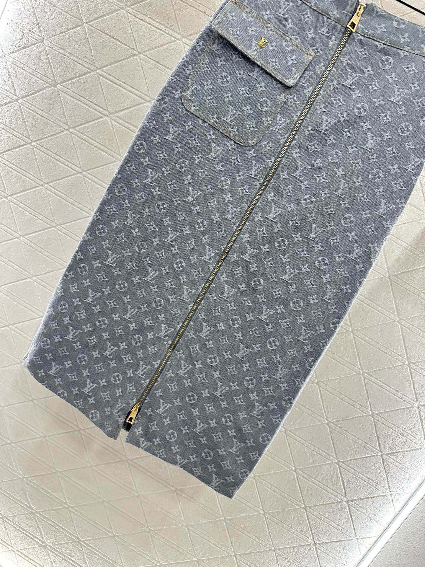 L 25 Denim jacquard jacket and skirt suit