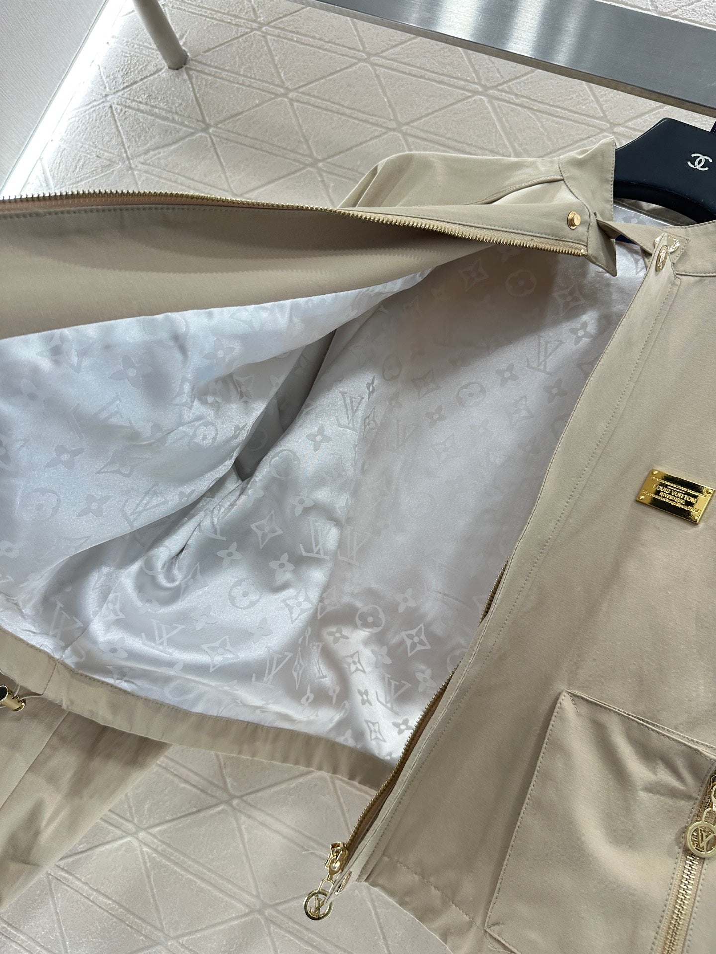 L 25 stand collar zip-up jacket