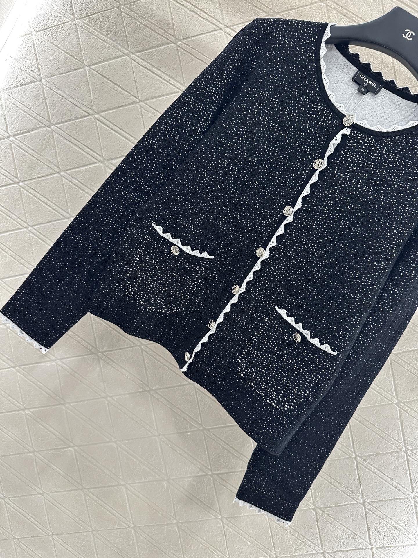 C 25 Lace design knitted cardigan (hidden version)