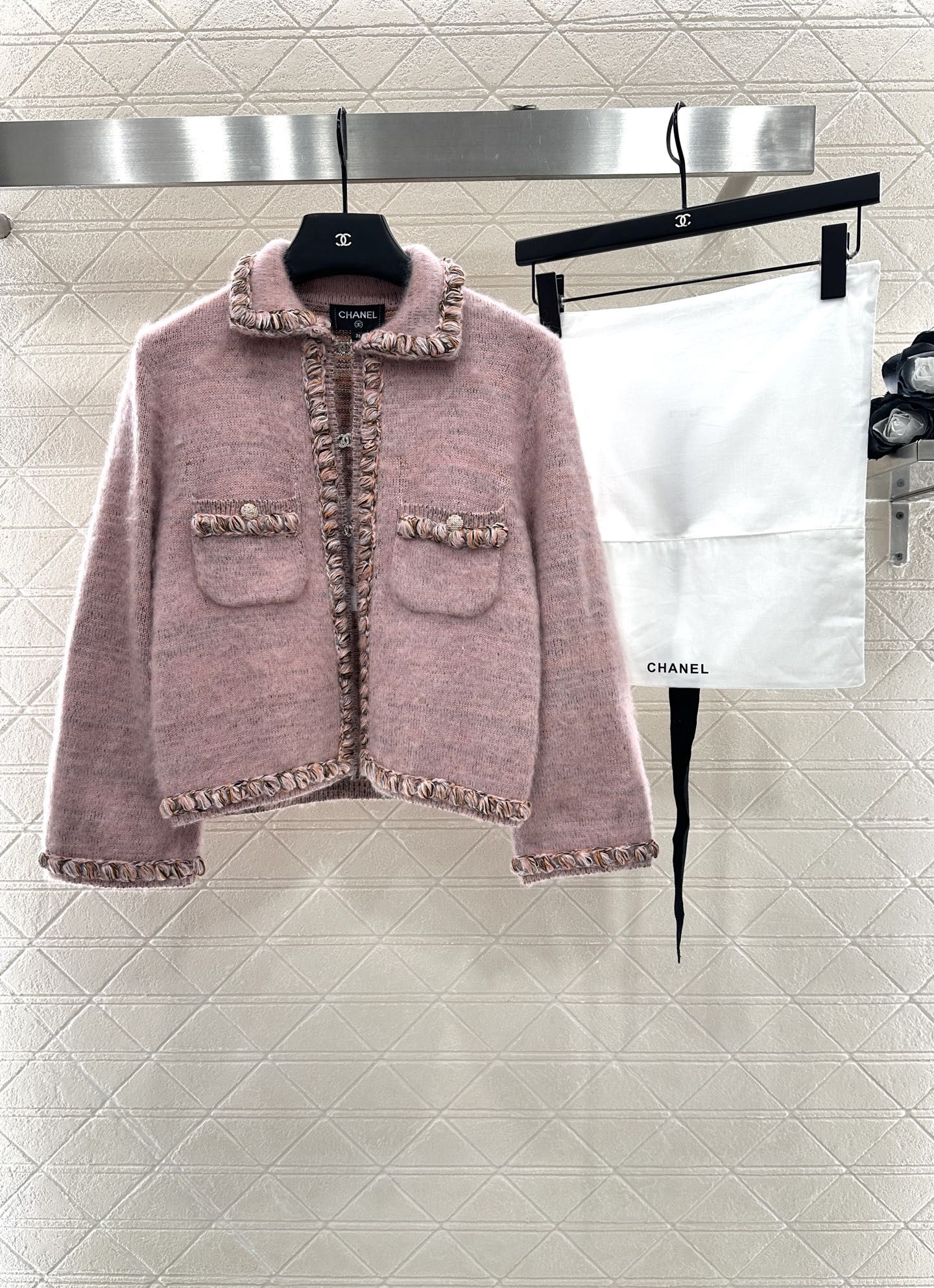 C 25 Braided hem knitted cardigan