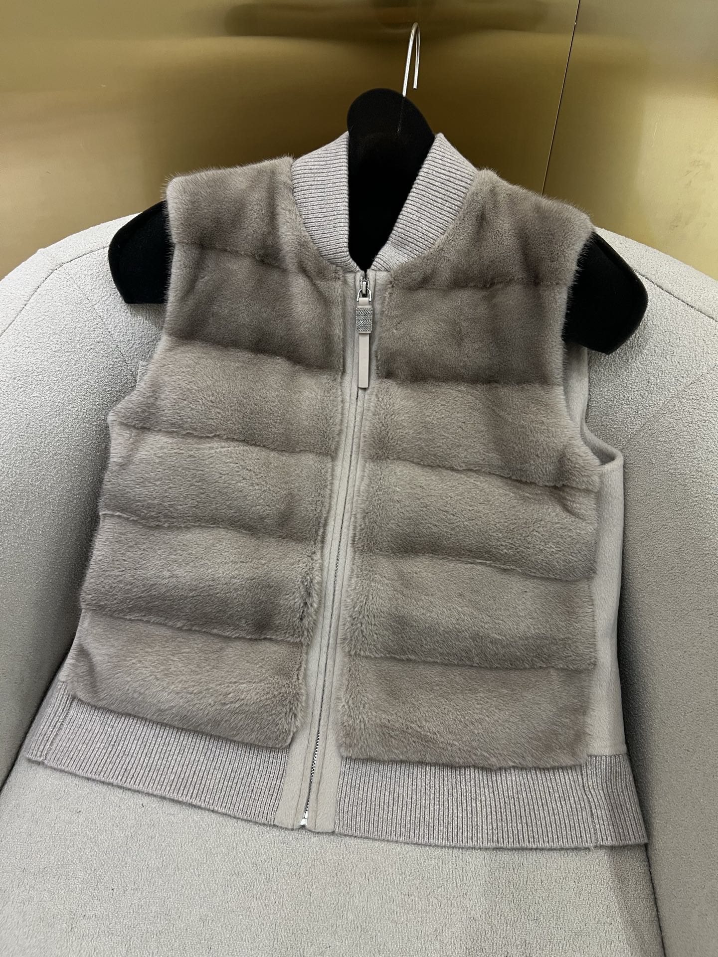 Bru 25 Noble and luxurious mink vest