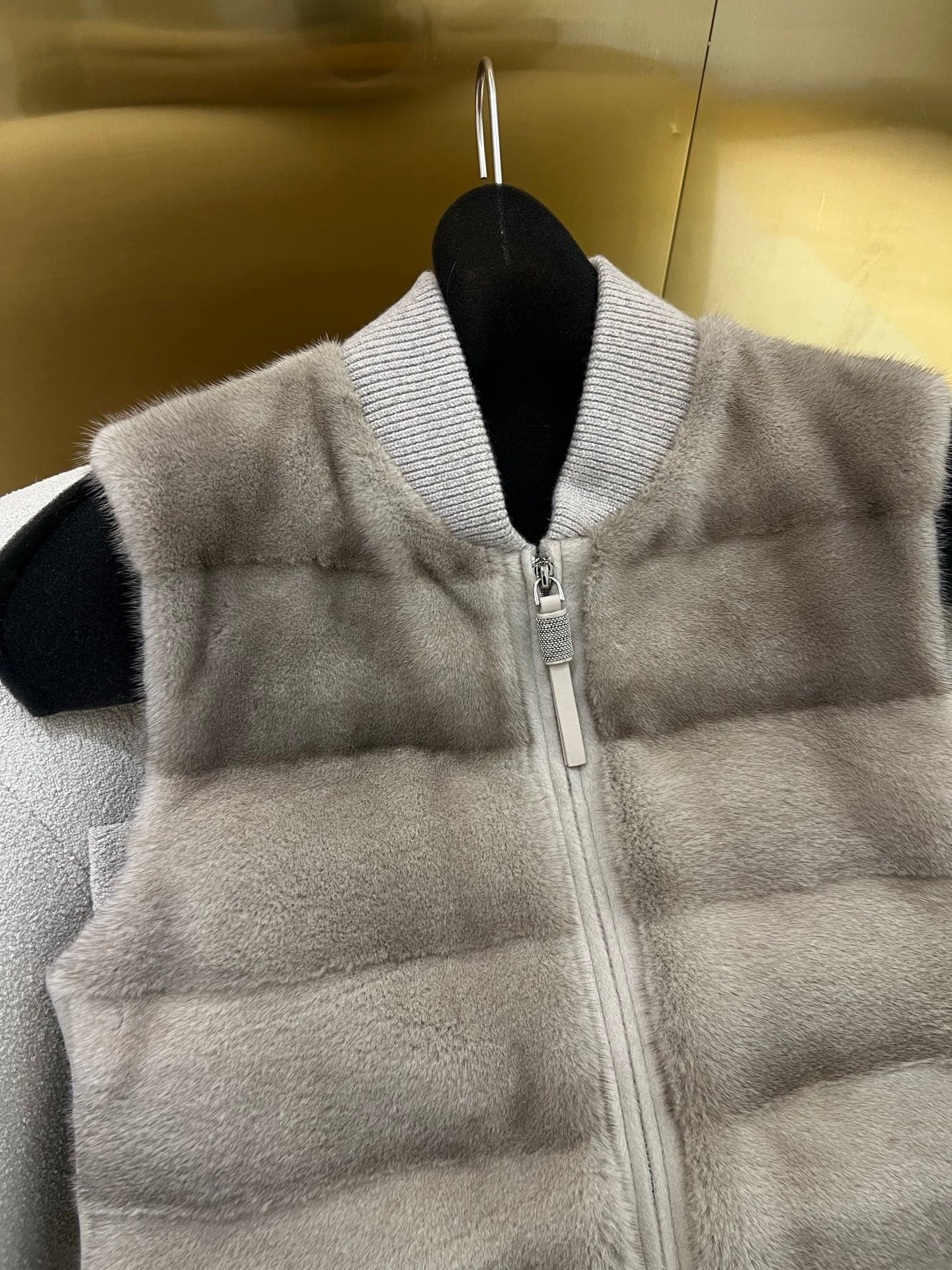 Bru 25 Noble and luxurious mink vest