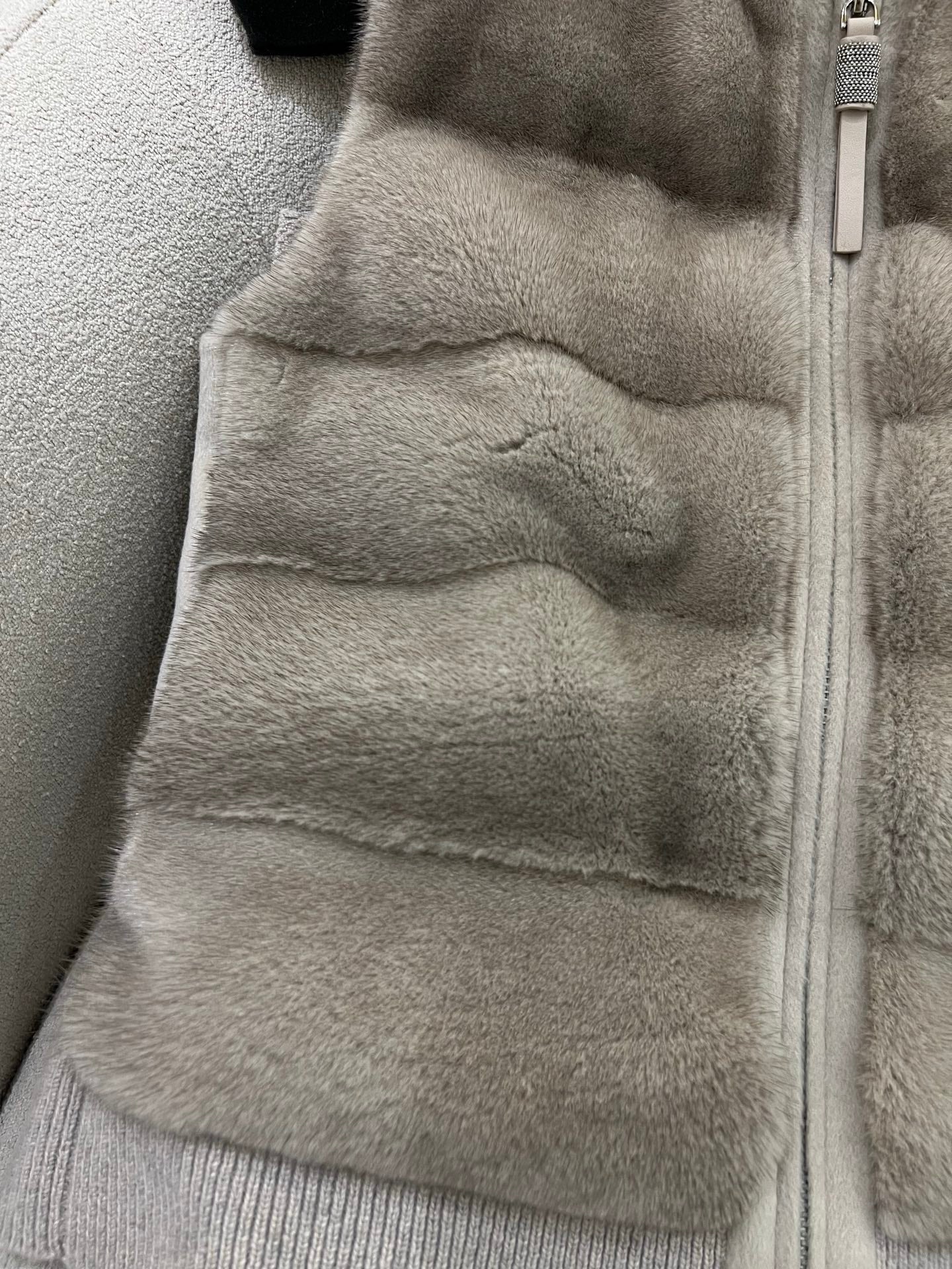 Bru 25 Noble and luxurious mink vest