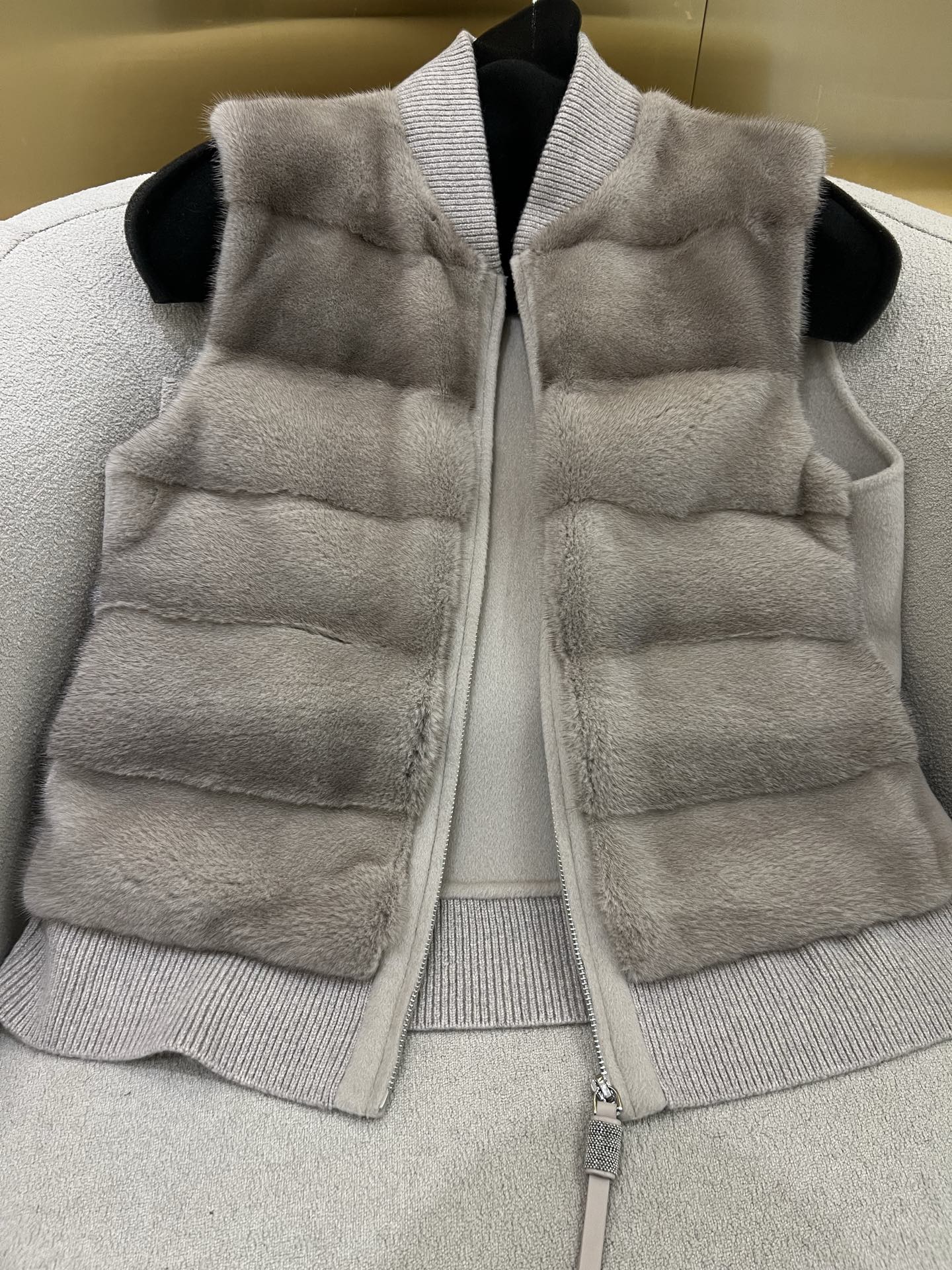 Bru 25 Noble and luxurious mink vest