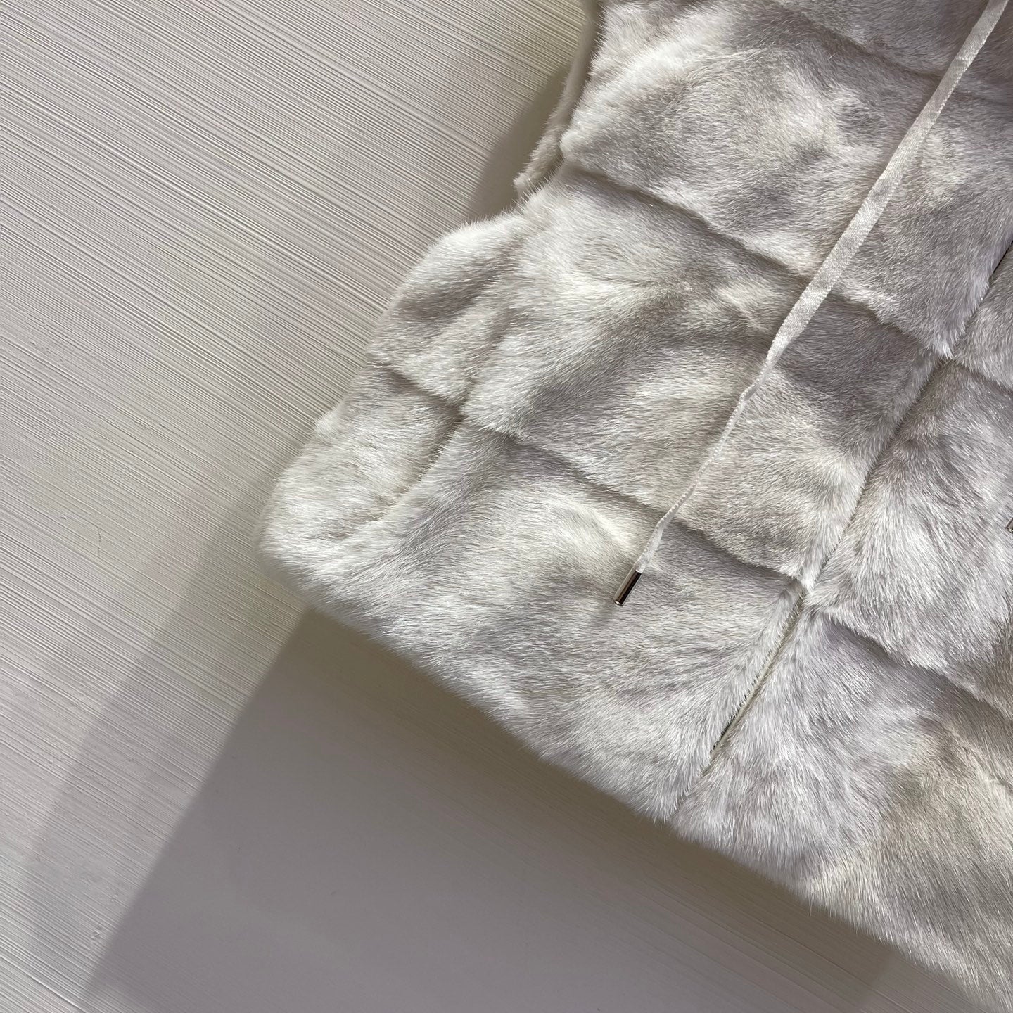 lor 25 Mink cashmere hooded vest