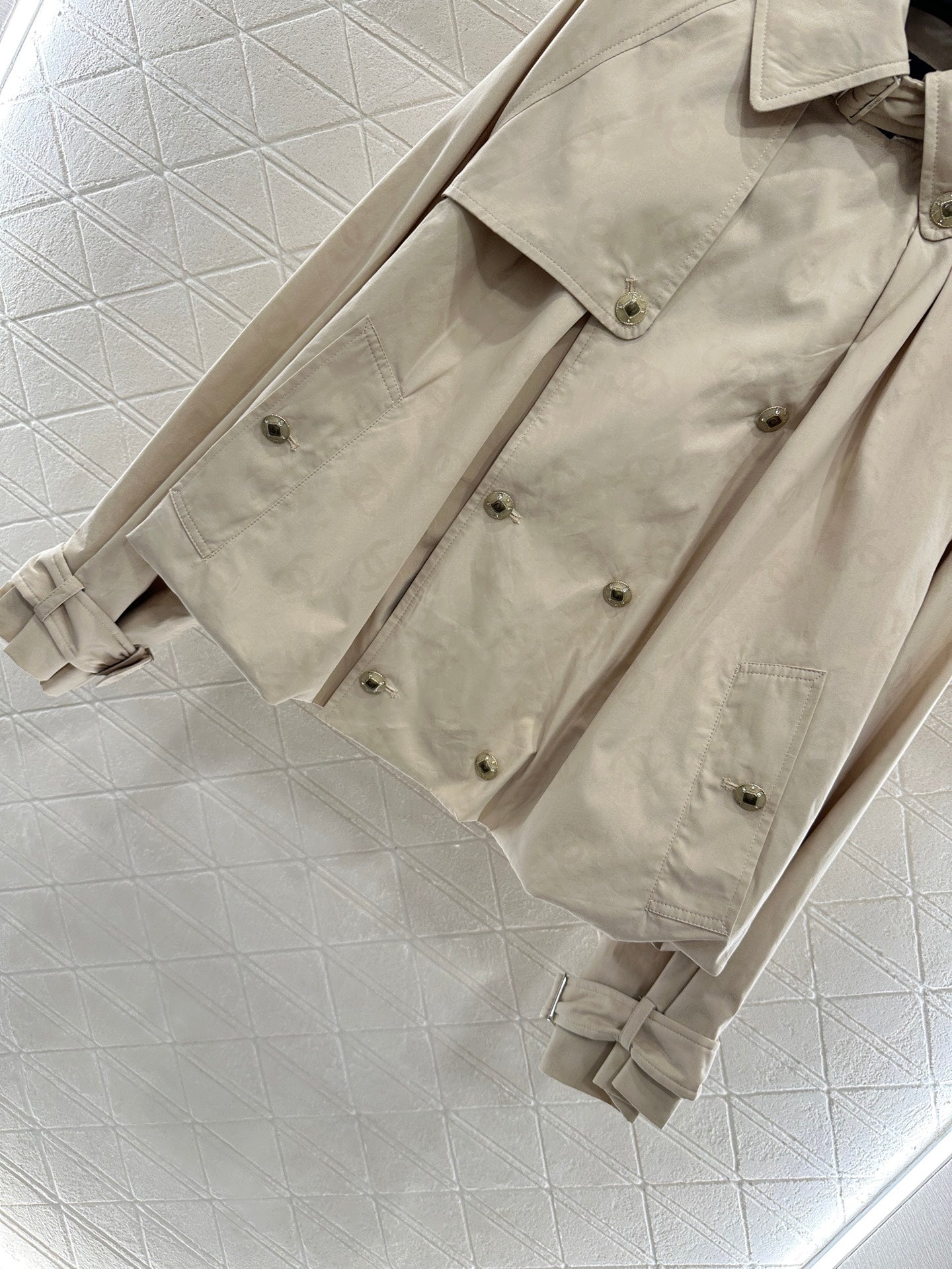 C 25 Short trench coat