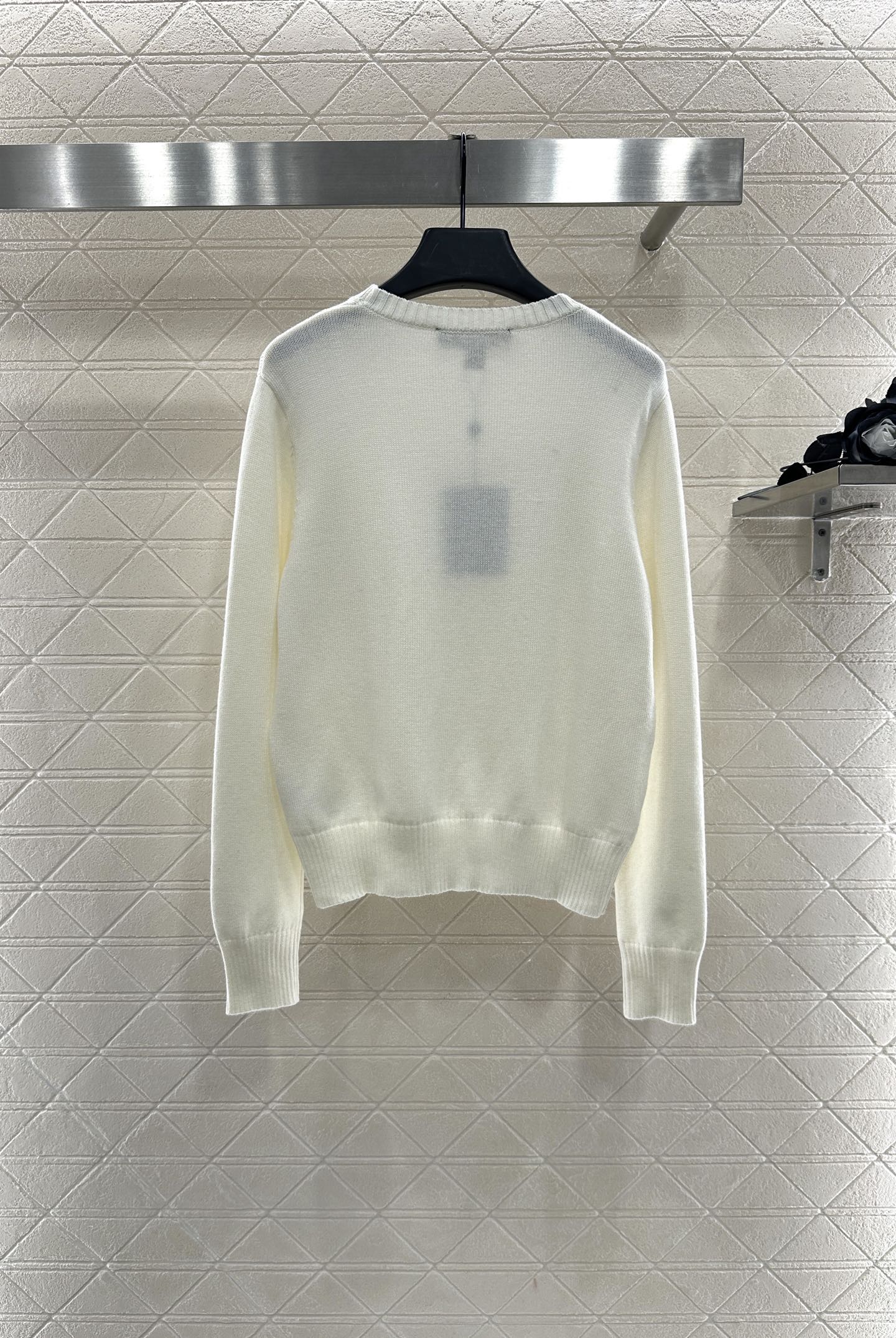 L 25 Beaded letter knitted long sleeves
