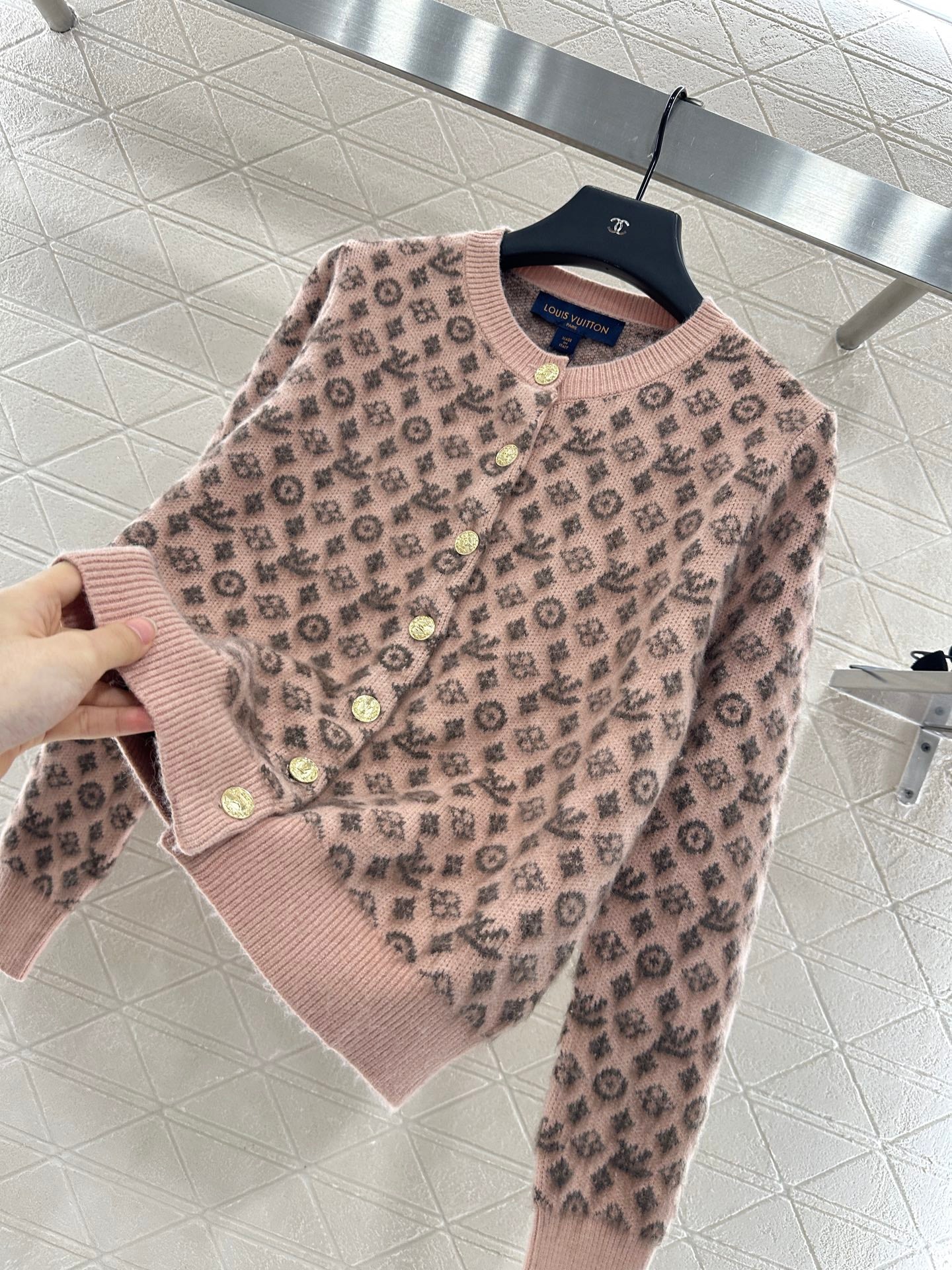 L 25 crew neck jacquard knit cardigan