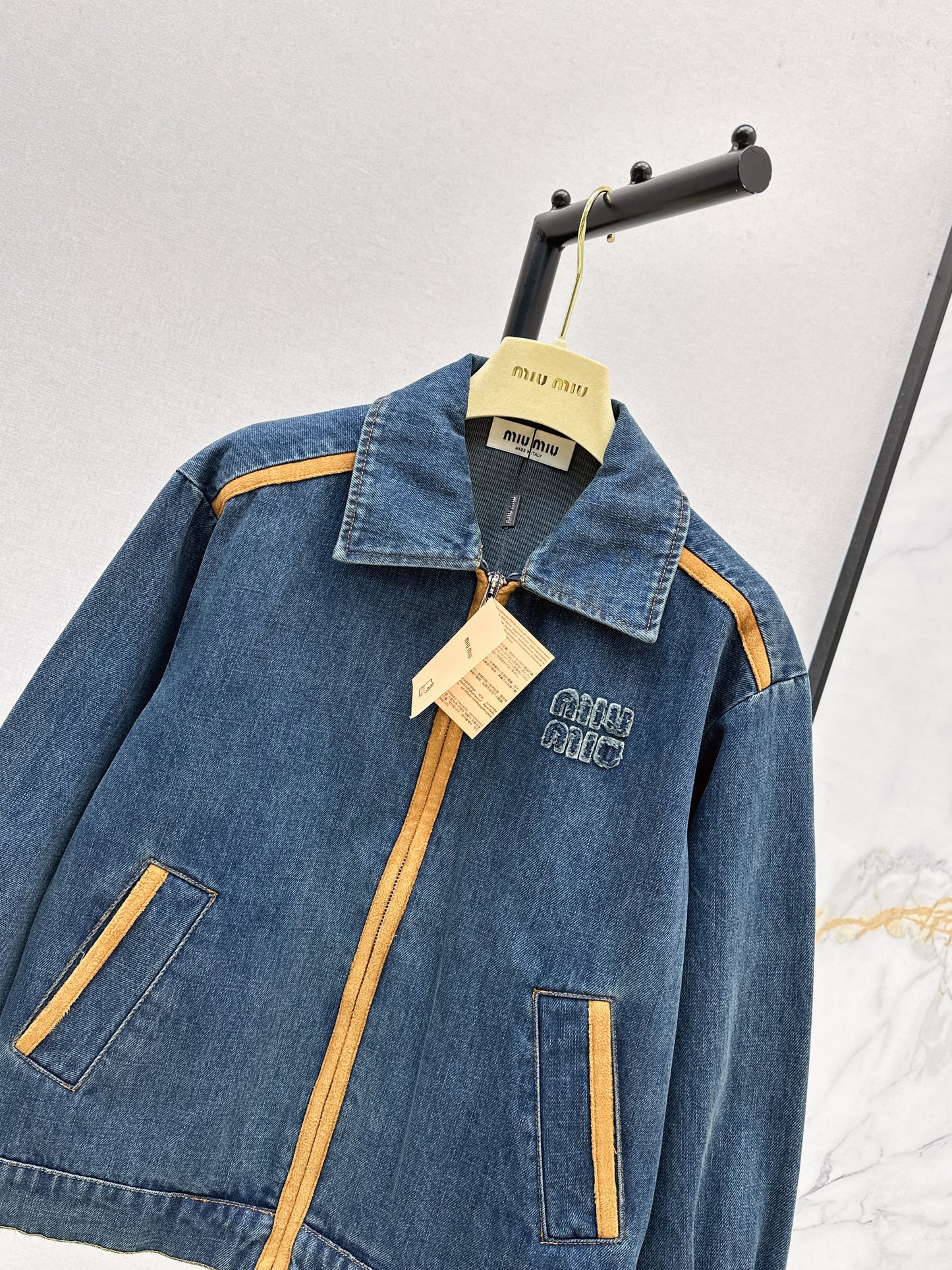 Mi 25 New leather-trimmed denim jacket + trousers set