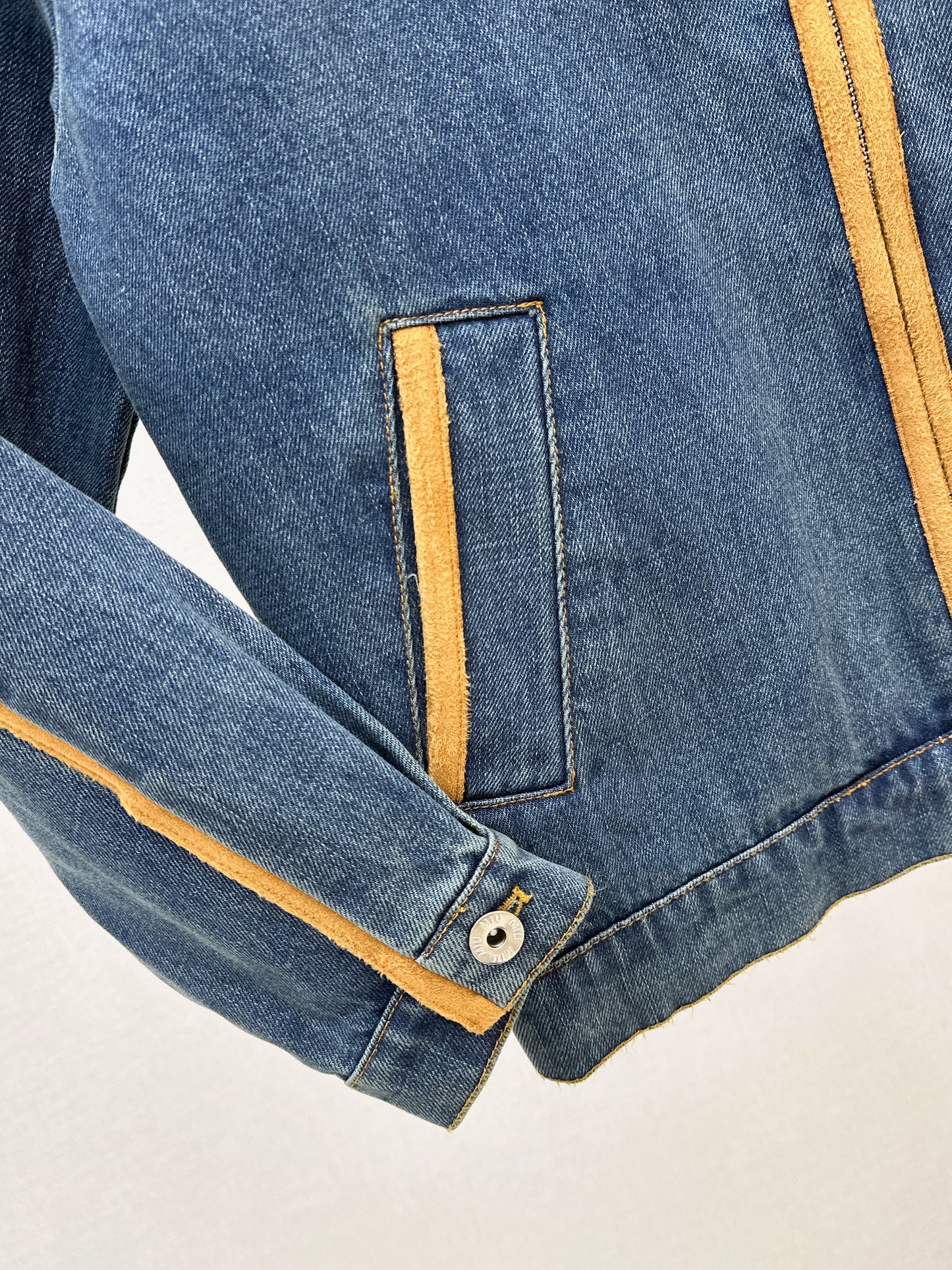 Mi 25 New leather-trimmed denim jacket + trousers set