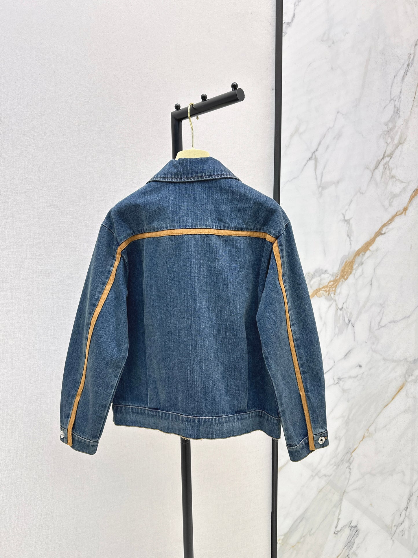 Mi 25 New leather-trimmed denim jacket + trousers set