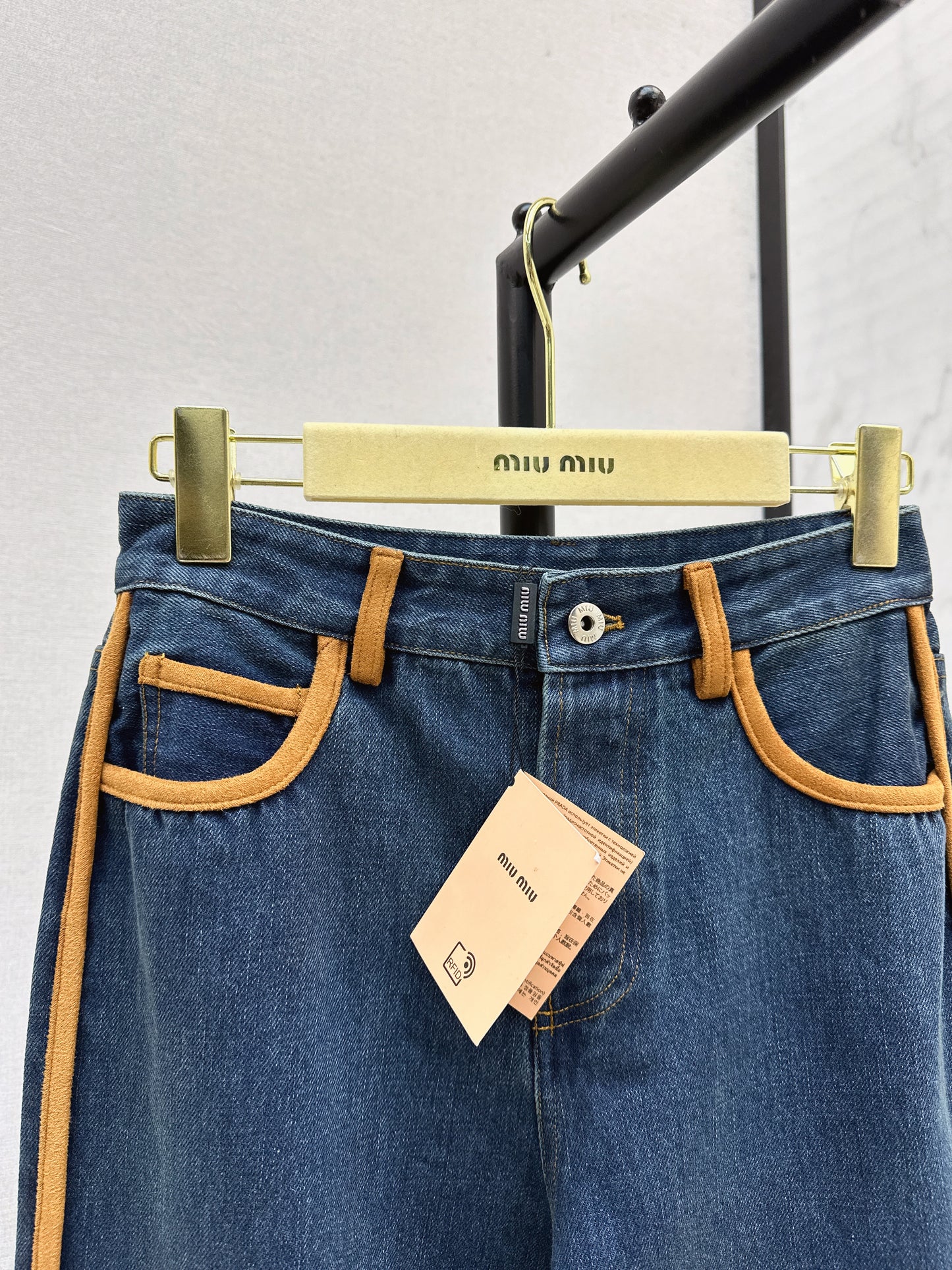Mi 25 New leather-trimmed denim jacket + trousers set