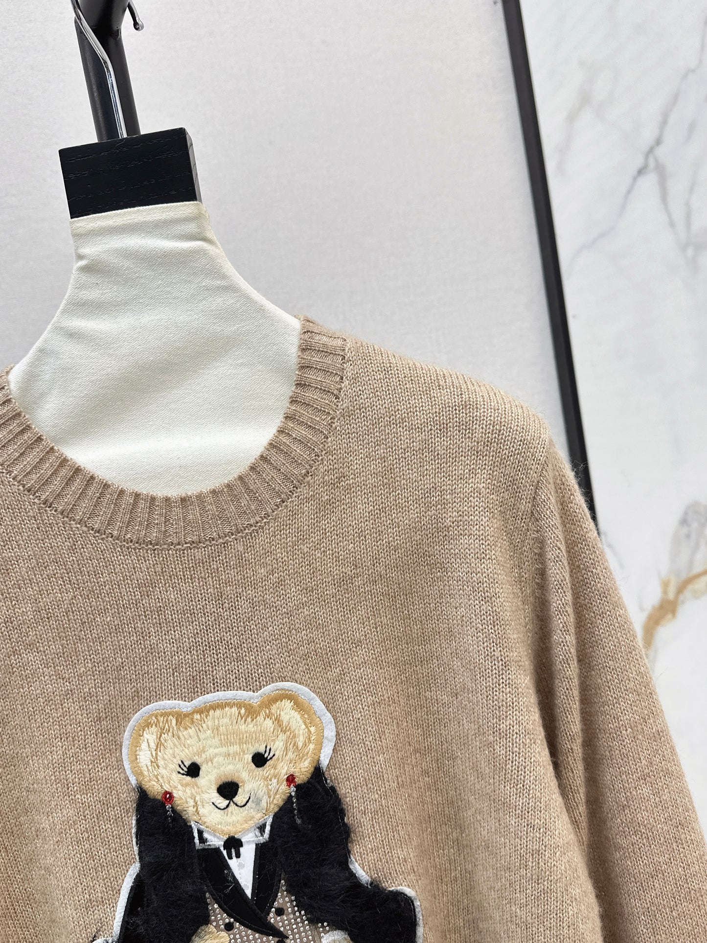 Ral 25 New Bear Embroidered Crew Neck Sweater(white/khaki)