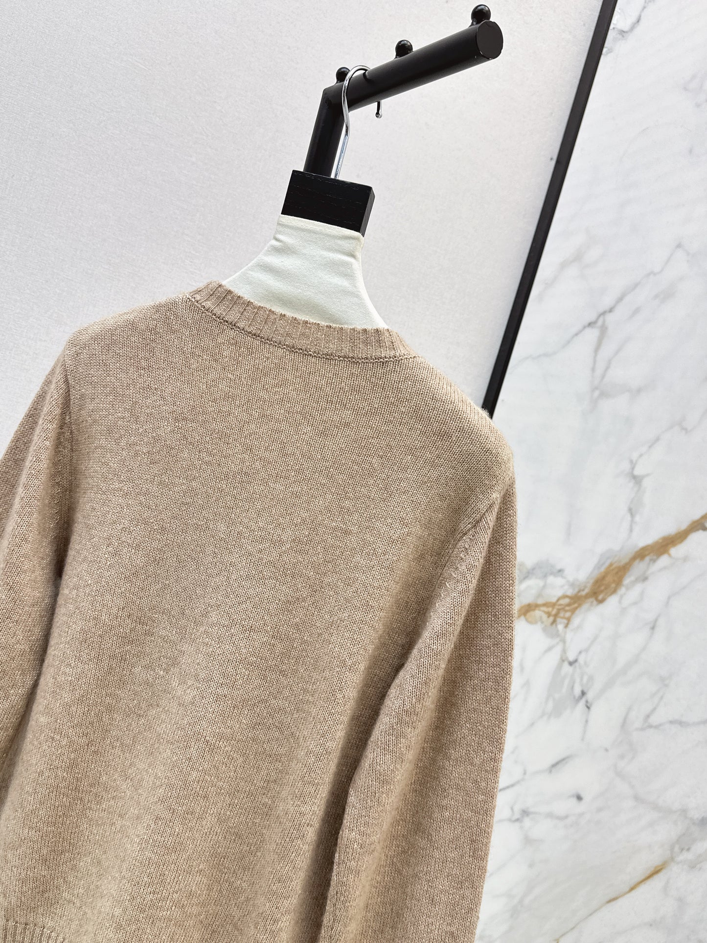 Ral 25 New Bear Embroidered Crew Neck Sweater(white/khaki)