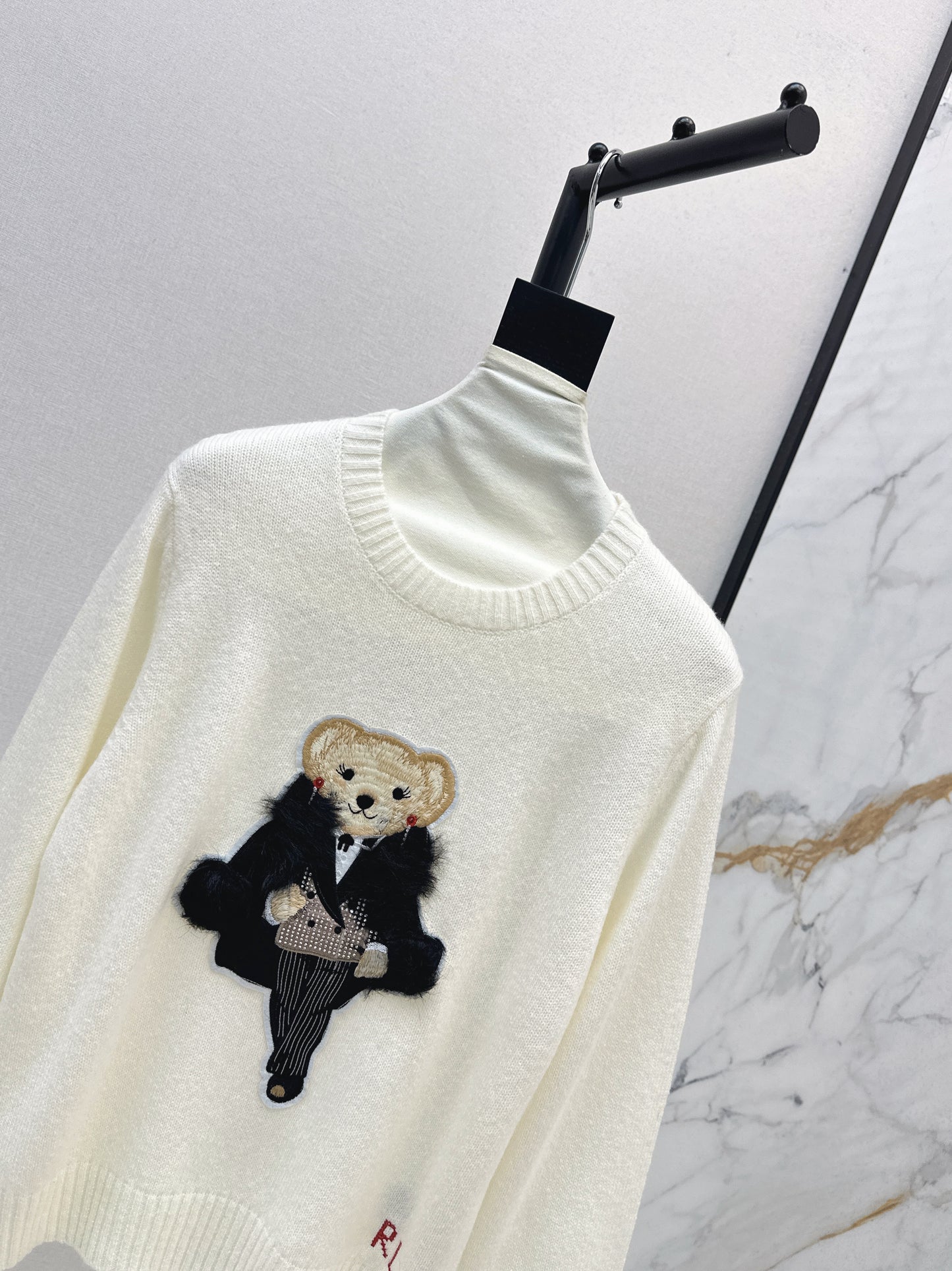 Ral 25 New Bear Embroidered Crew Neck Sweater(white/khaki)
