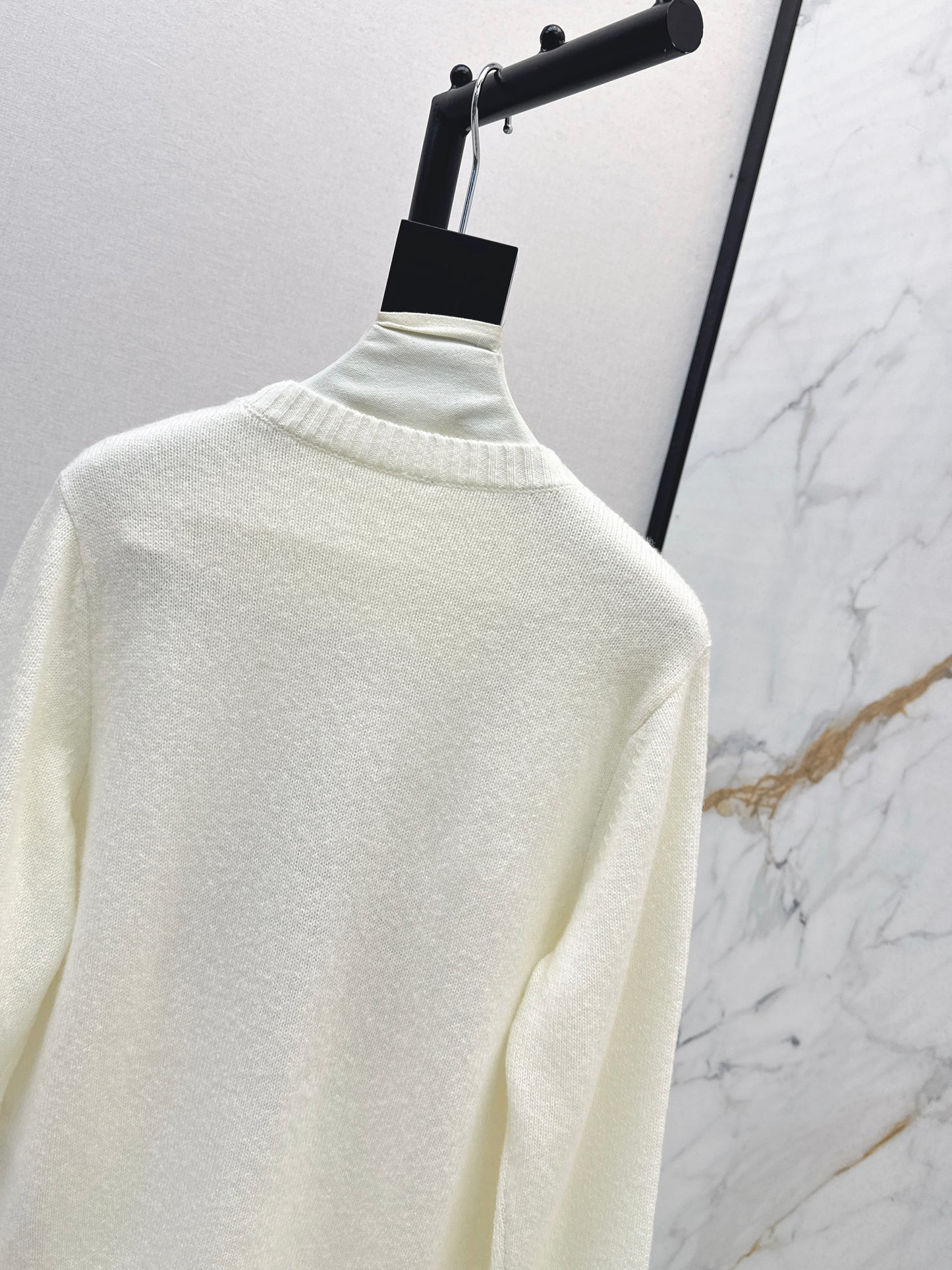 Ral 25 New Bear Embroidered Crew Neck Sweater(white/khaki)