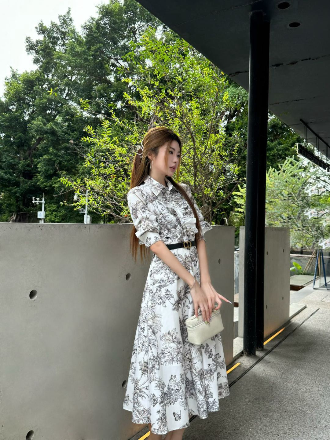 Di 25 Ruffle trim belt dress
