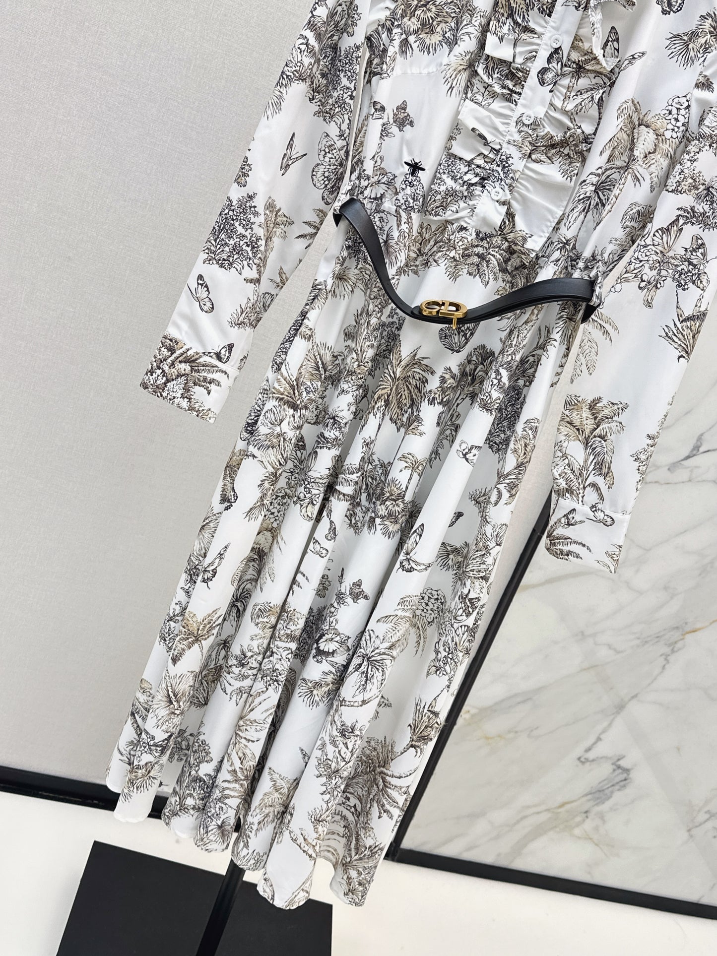 Di 25 Ruffle trim belt dress