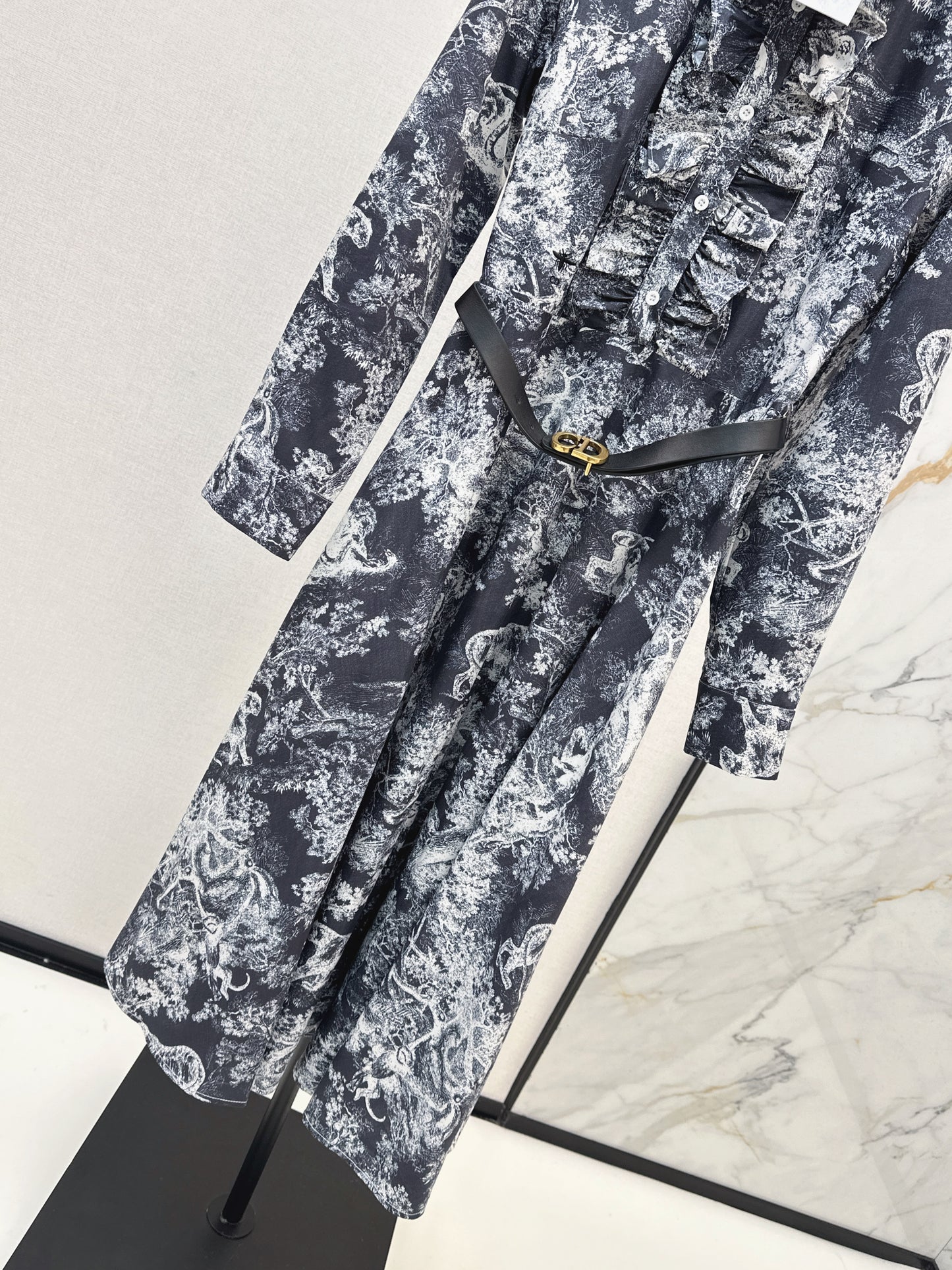 Di 25 Ruffle trim belt dress