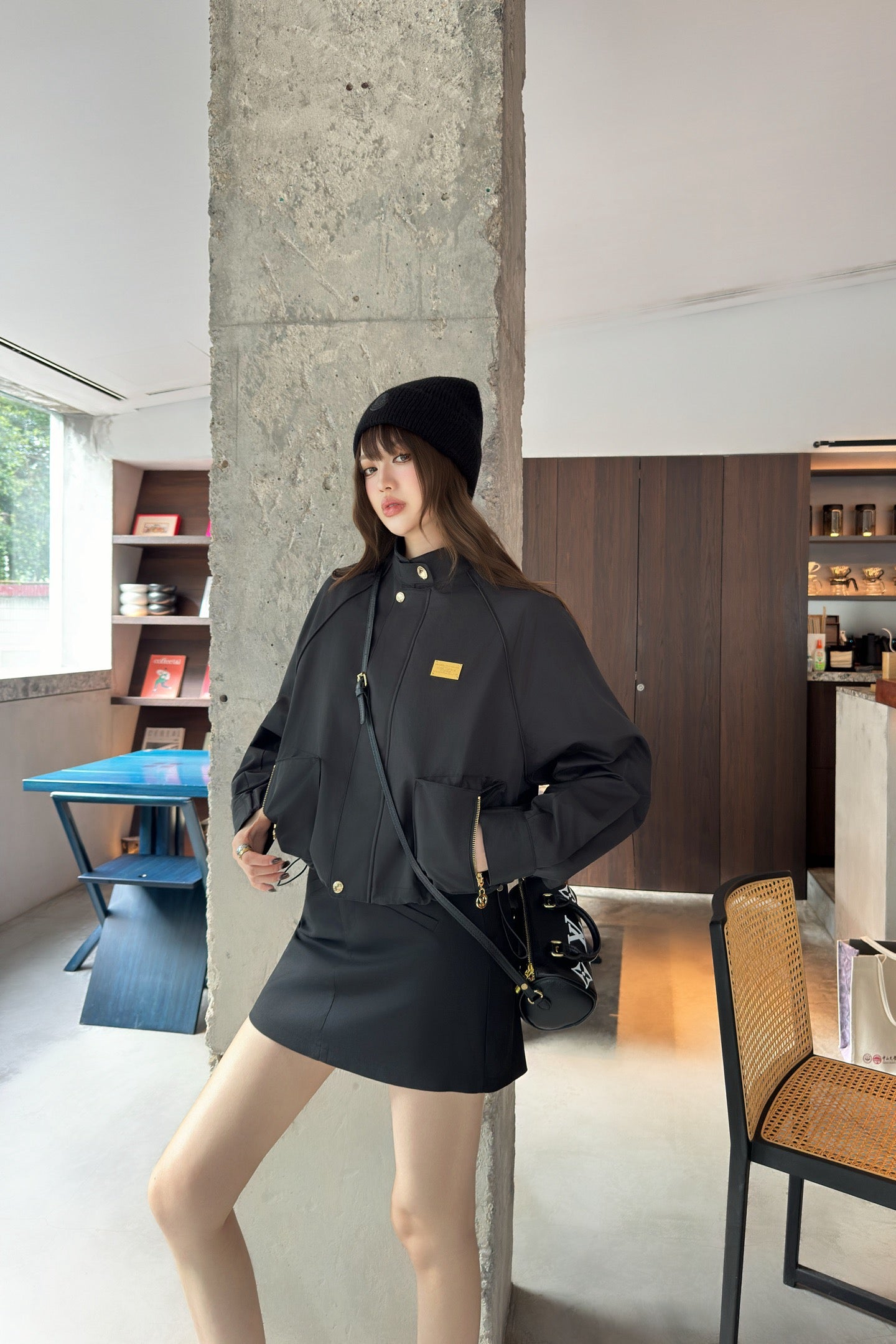 L 25 New style stand collar short windbreaker jacket(black/beige)