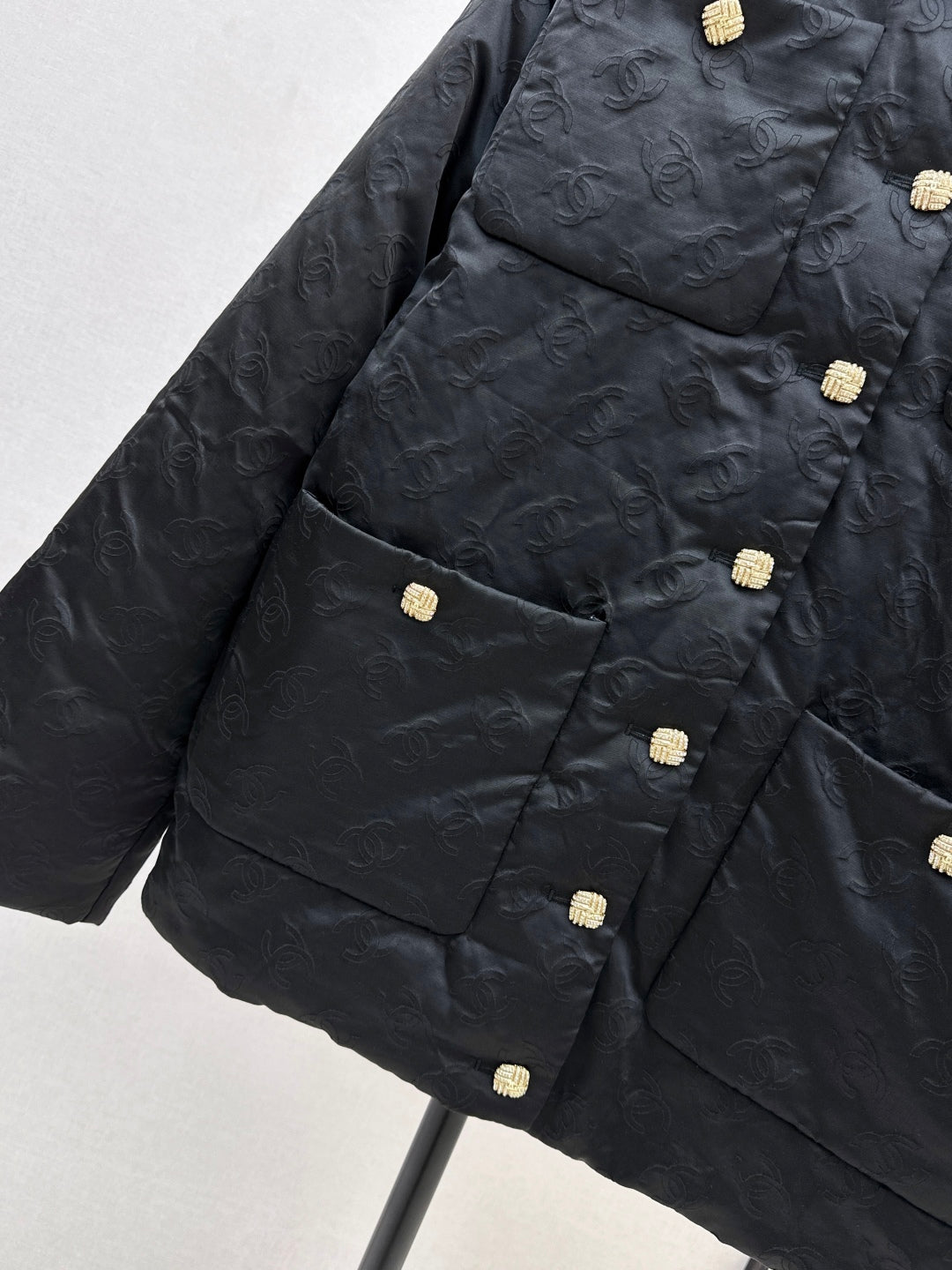 C 25 Black and white stand collar padded jacket