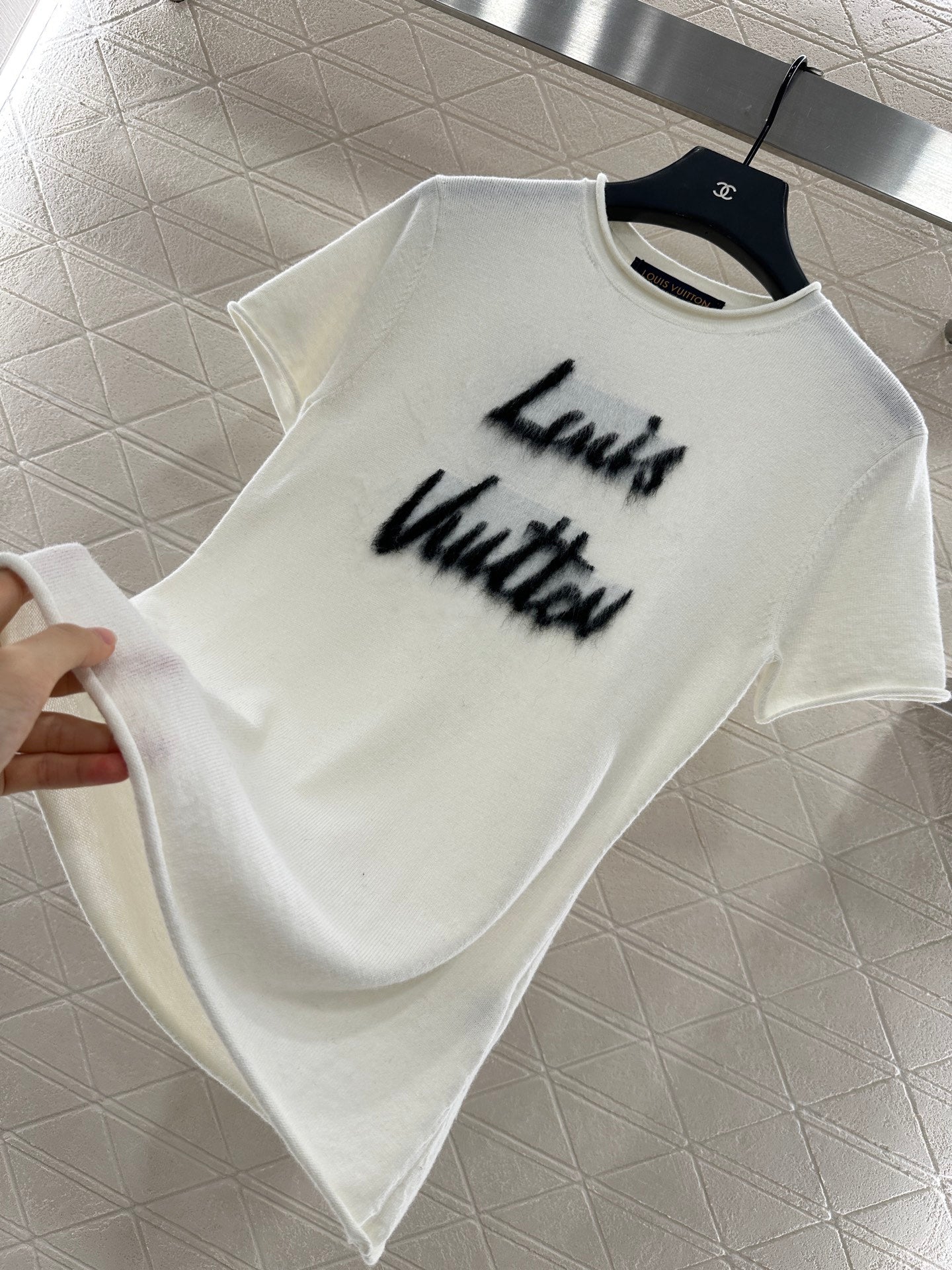L 25 Letter knitted short sleeved top(brown/white)