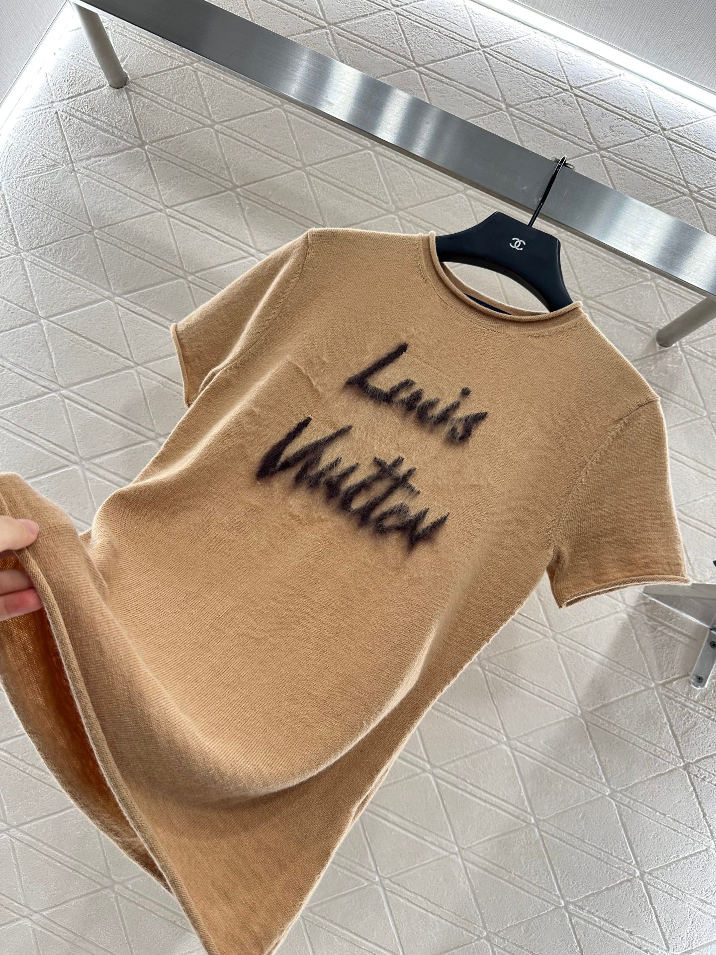 L 25 Letter knitted short sleeved top(brown/white)